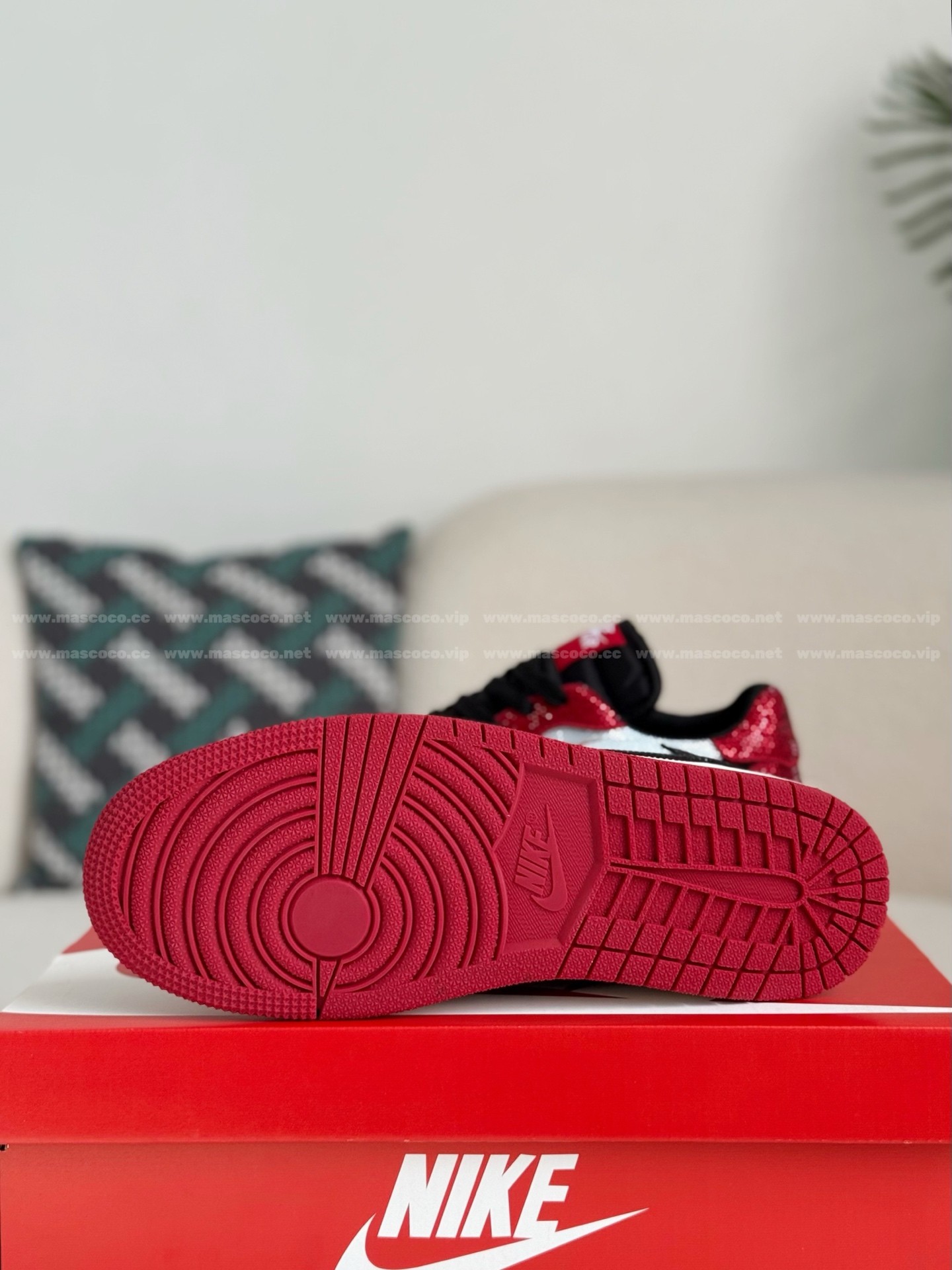 「#4547」Jordan 1 Hand-Set Rhinestones Low Sneakers - Image 5