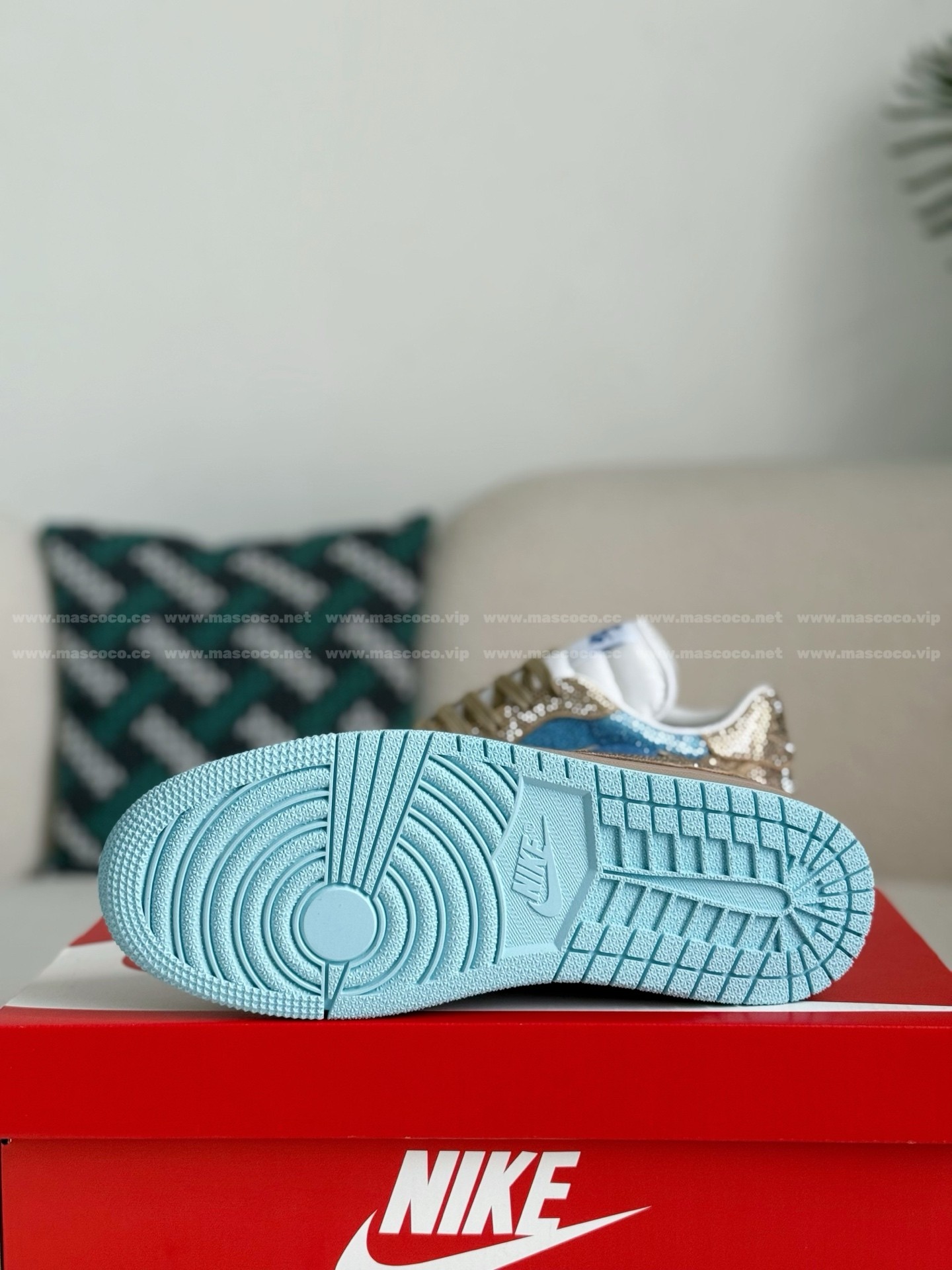 「#4548」Jordan 1 Hand-Set Rhinestones Low Sneakers - Image 5