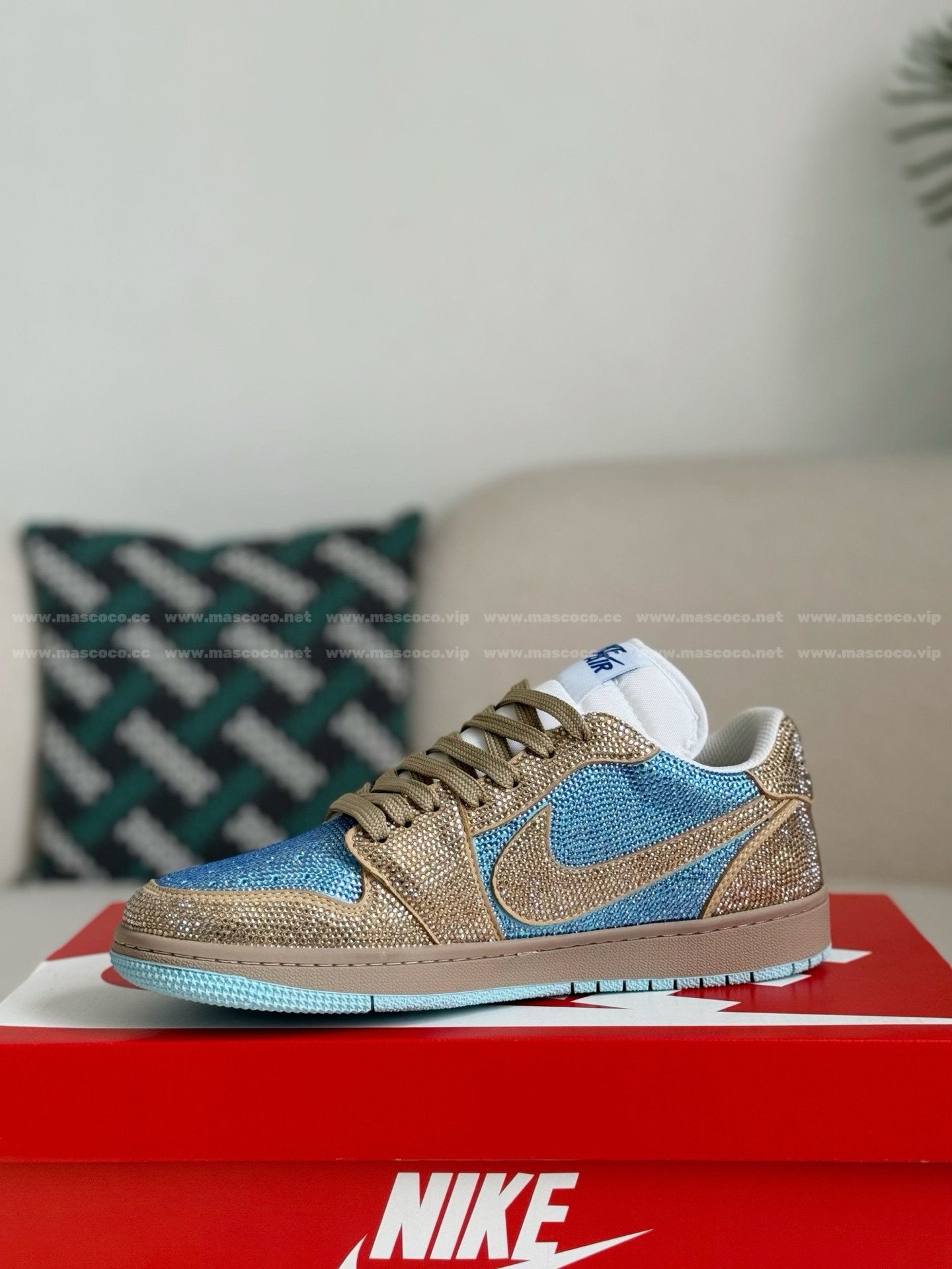「#4548」Jordan 1 Hand-Set Rhinestones Low Sneakers - Image 4