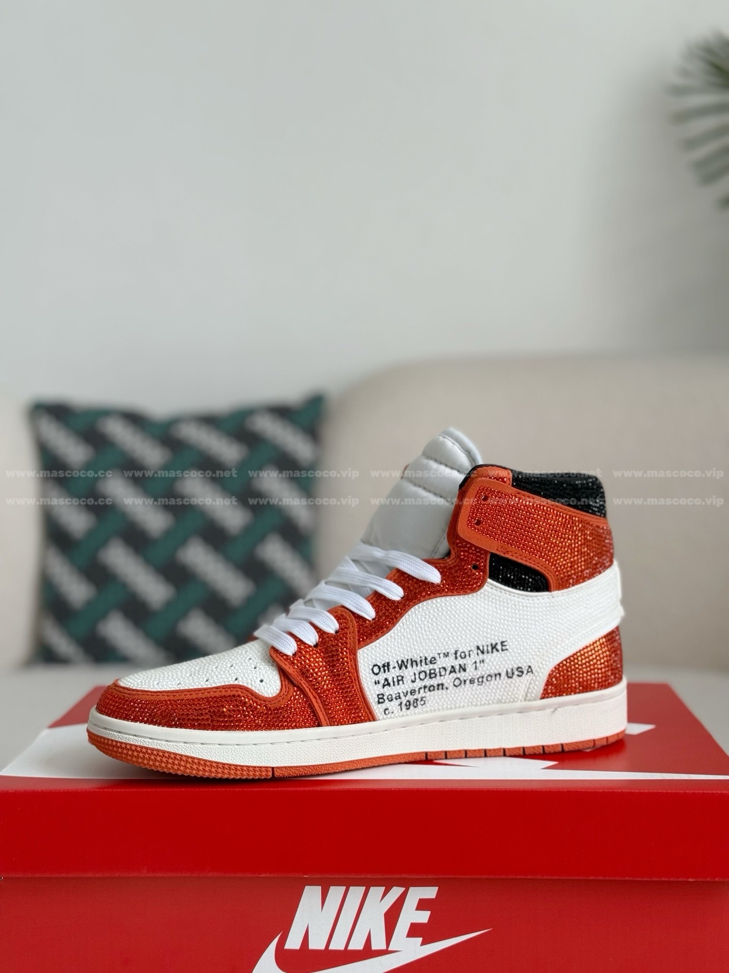「#4550」Jordan 1 Off-white Hand-Set Rhinestones High Sneakers - Image 4