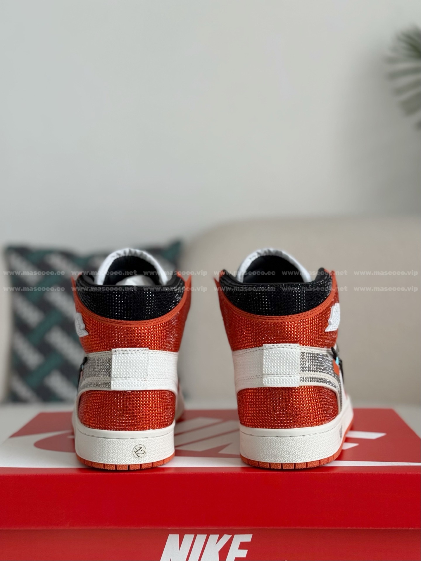 「#4550」Jordan 1 Off-white Hand-Set Rhinestones High Sneakers - Image 3