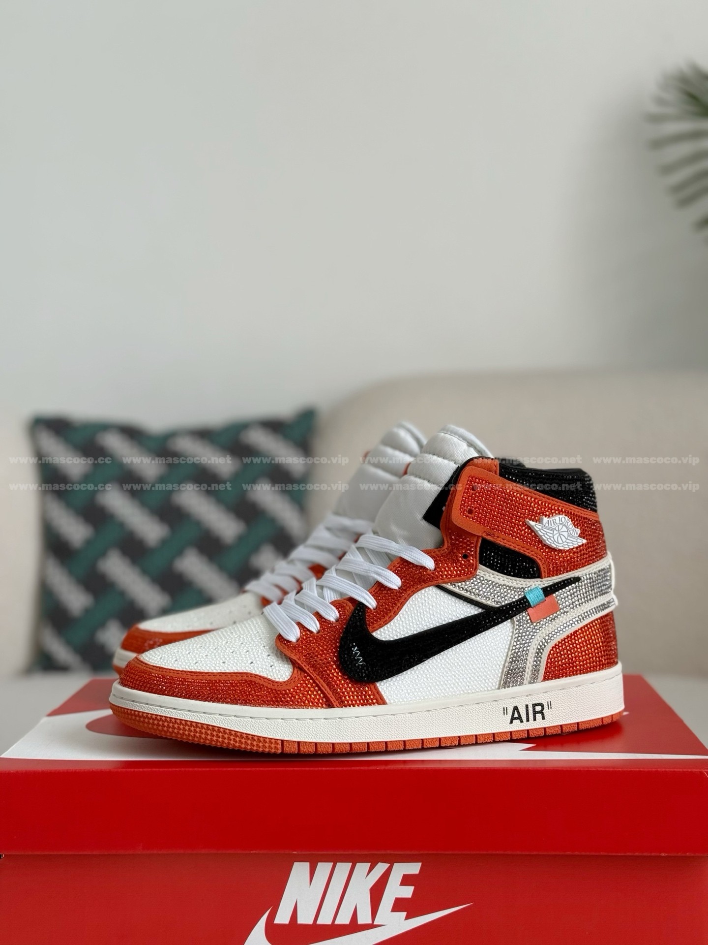 「#4550」Jordan 1 Off-white Hand-Set Rhinestones High Sneakers