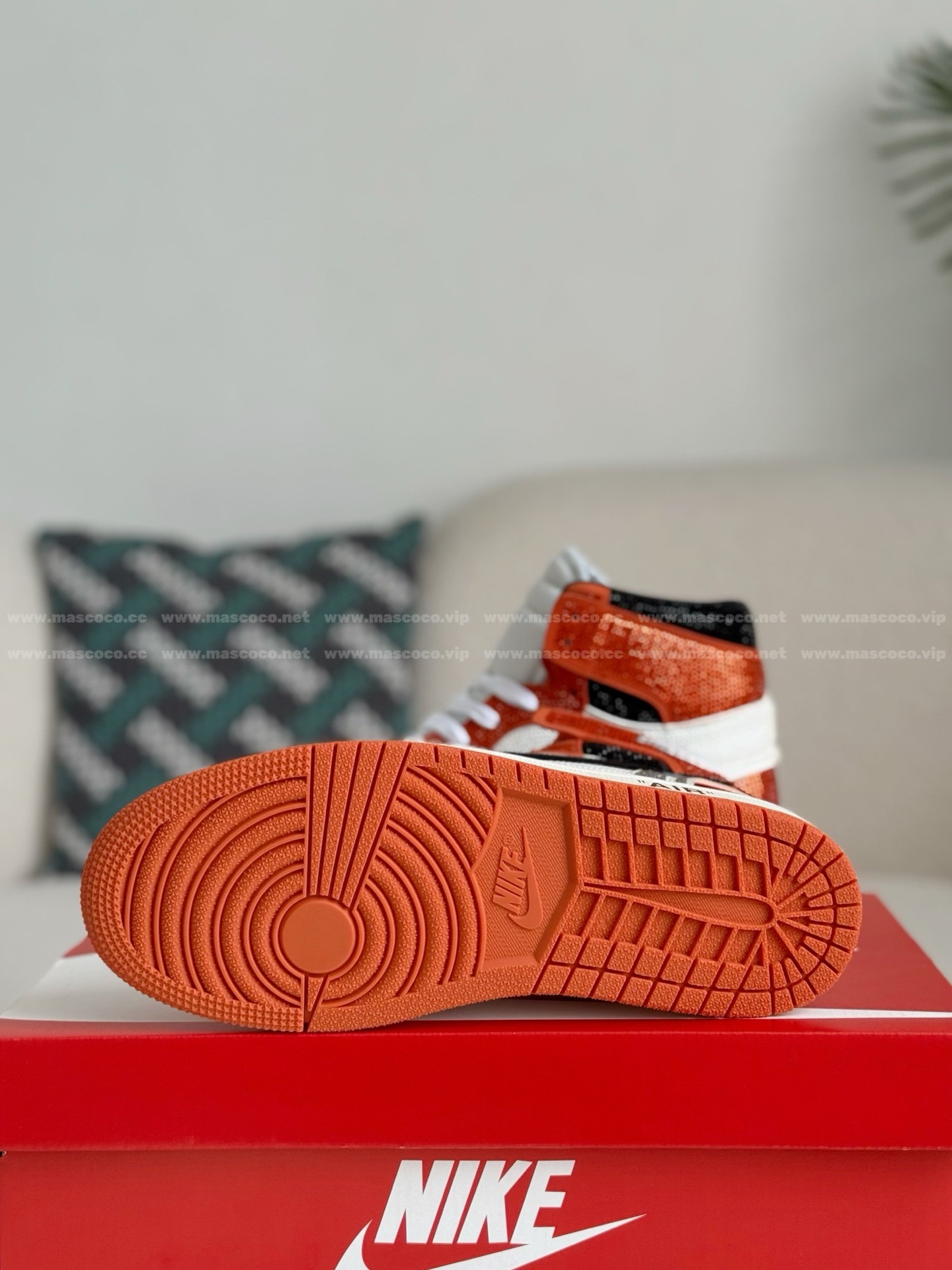 「#4550」Jordan 1 Off-white Hand-Set Rhinestones High Sneakers - Image 5