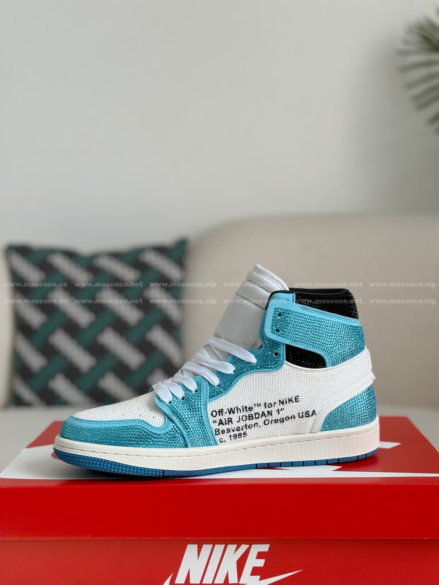 「#4551」Jordan 1 Off-white Hand-Set Rhinestones High Sneakers - Image 4
