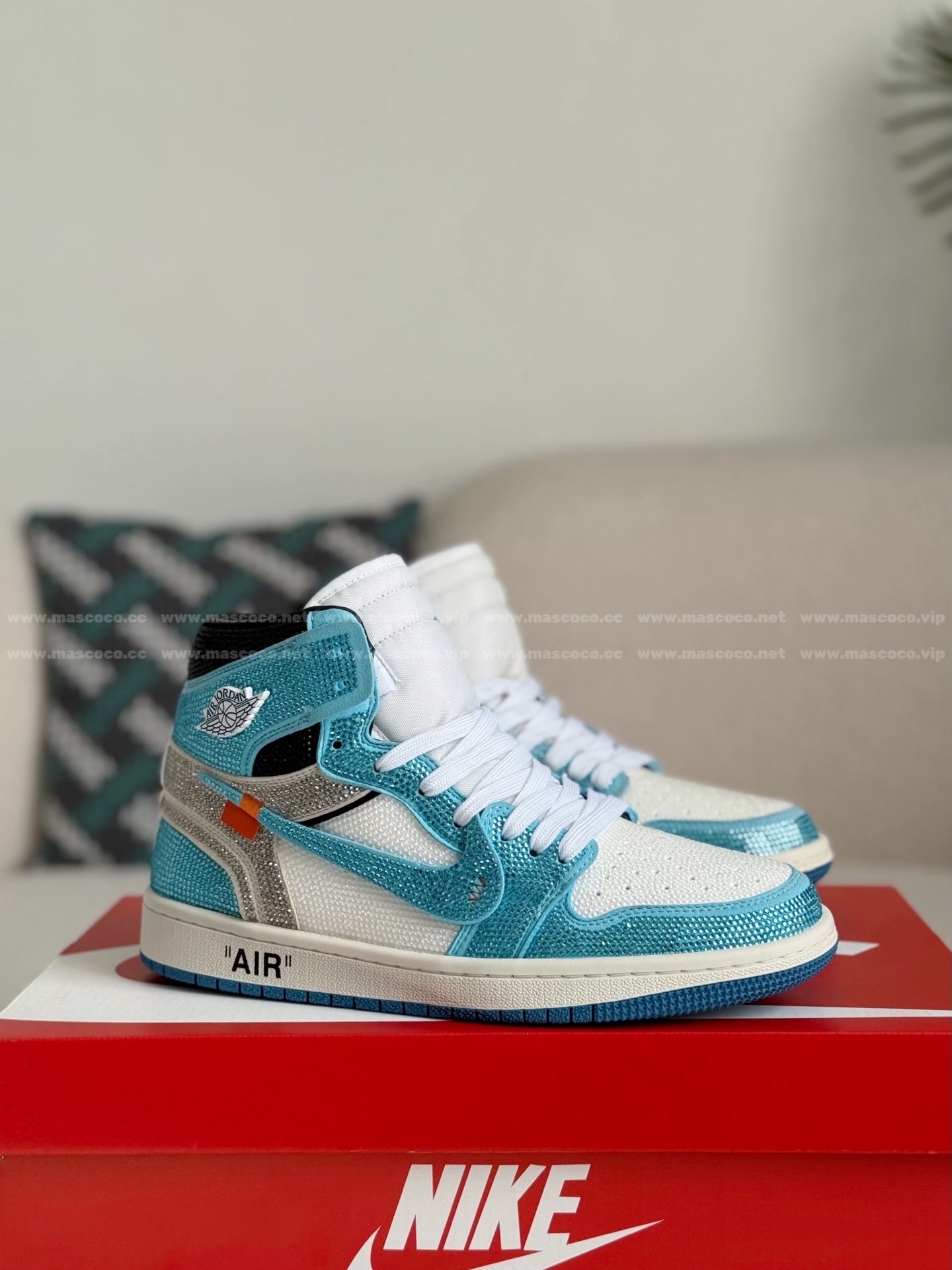 「#4551」Jordan 1 Off-white Hand-Set Rhinestones High Sneakers - Image 2