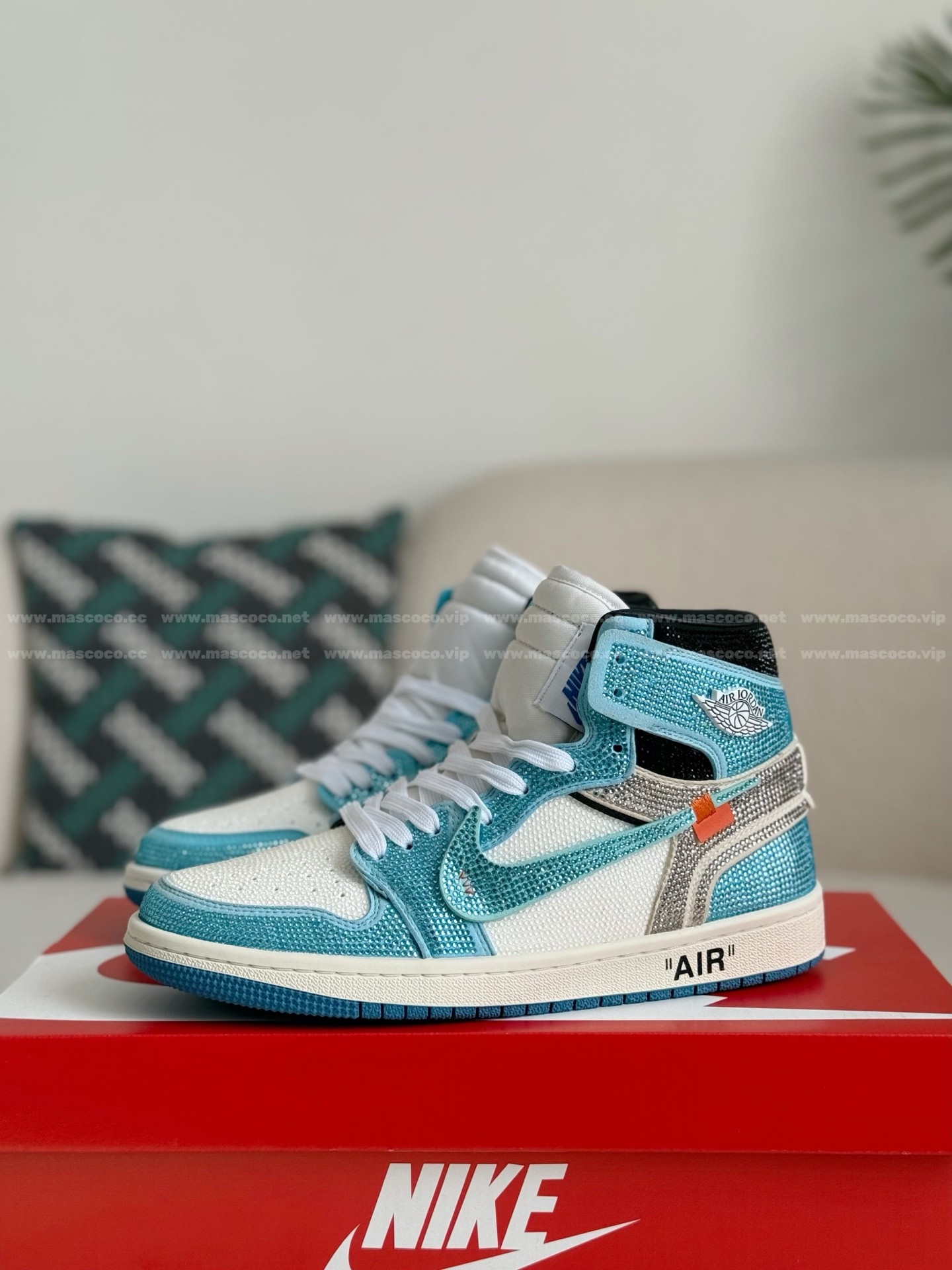 「#4551」Jordan 1 Off-white Hand-Set Rhinestones High Sneakers