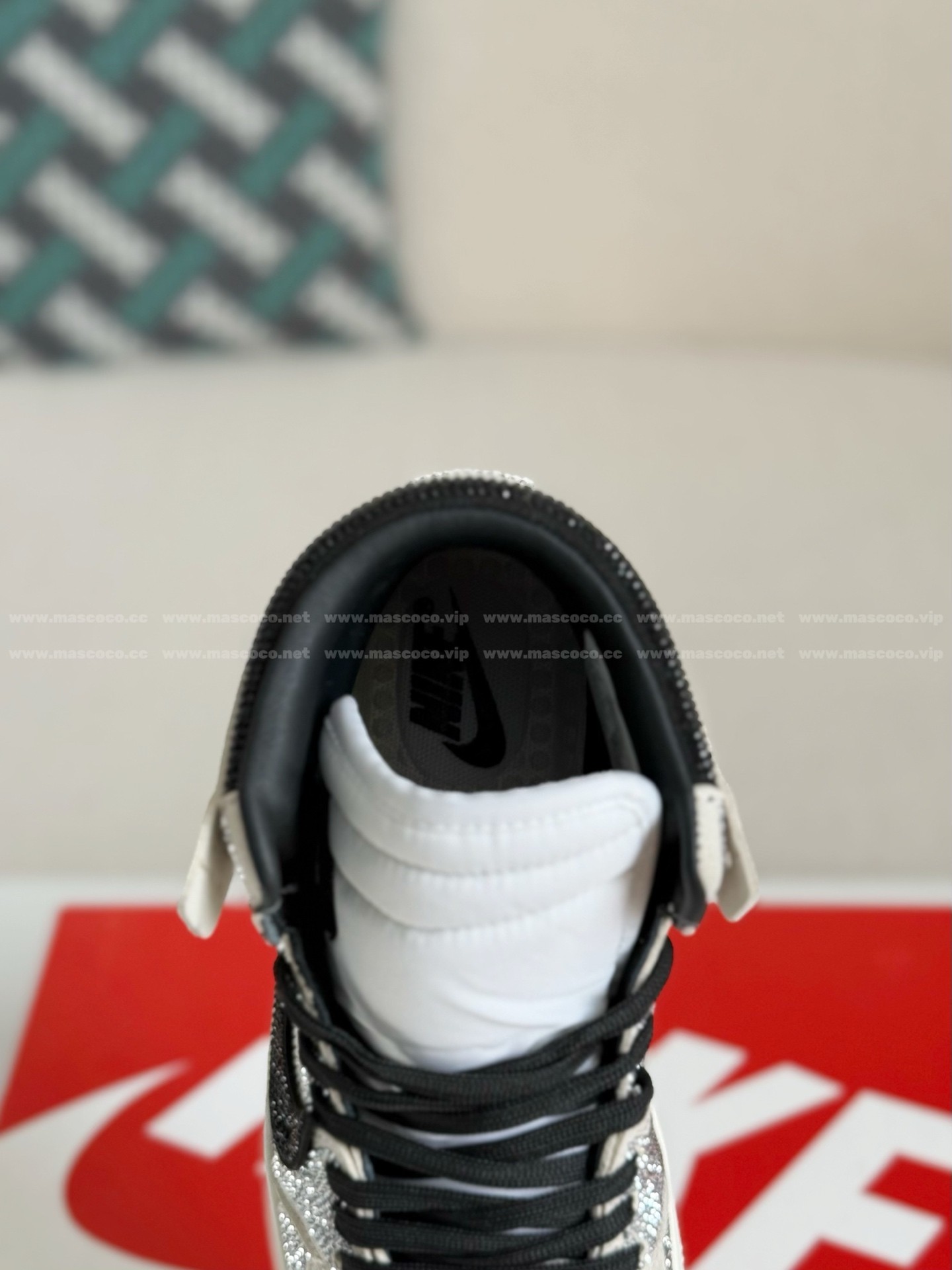 「#4554」Jordan 1 Off-white Hand-Set Rhinestones High Sneakers - Image 9