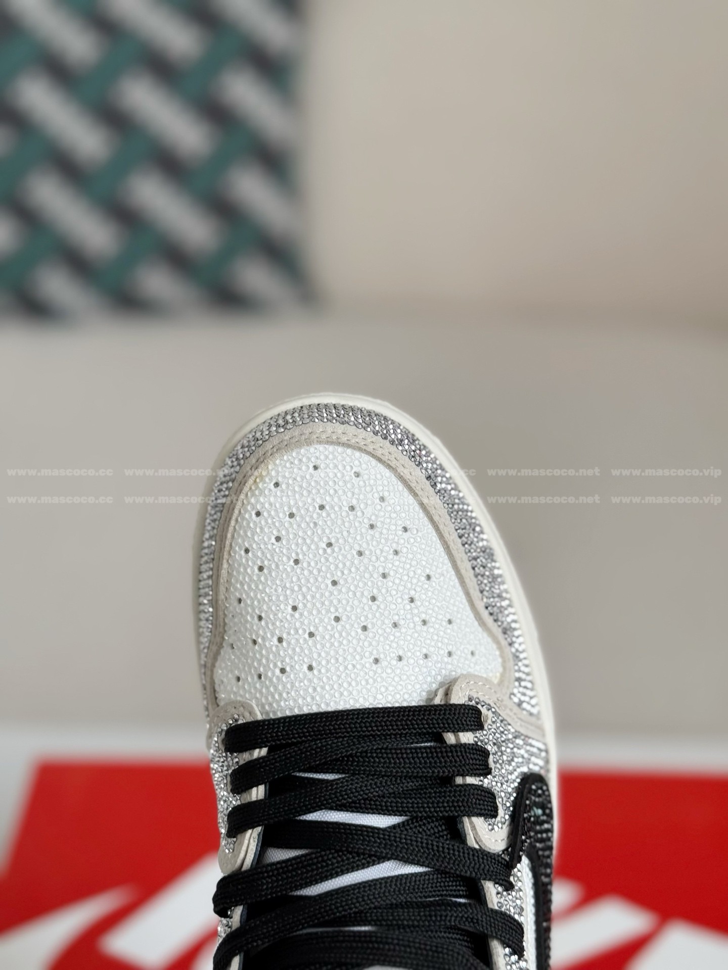 「#4554」Jordan 1 Off-white Hand-Set Rhinestones High Sneakers - Image 10