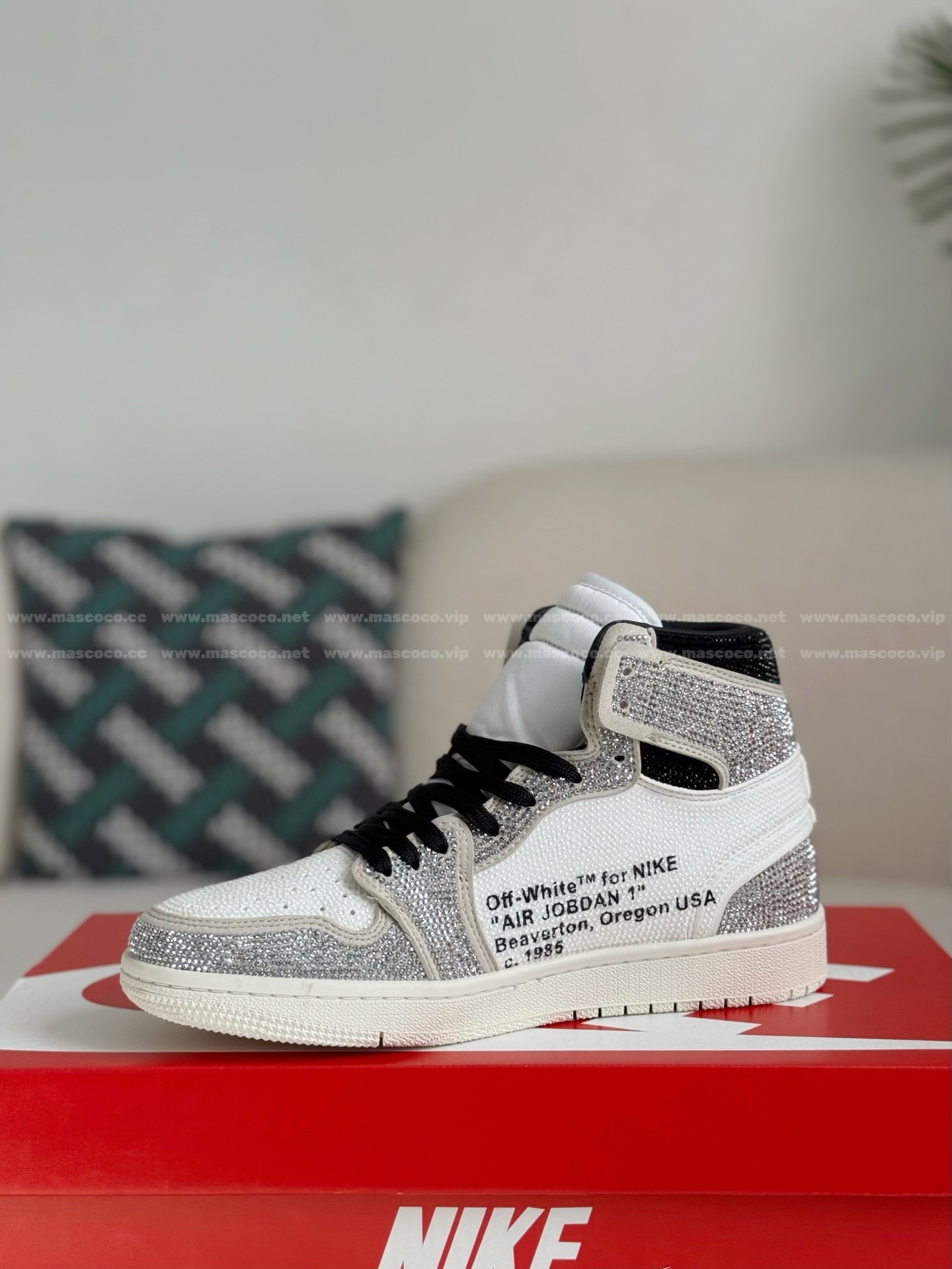 「#4554」Jordan 1 Off-white Hand-Set Rhinestones High Sneakers - Image 4