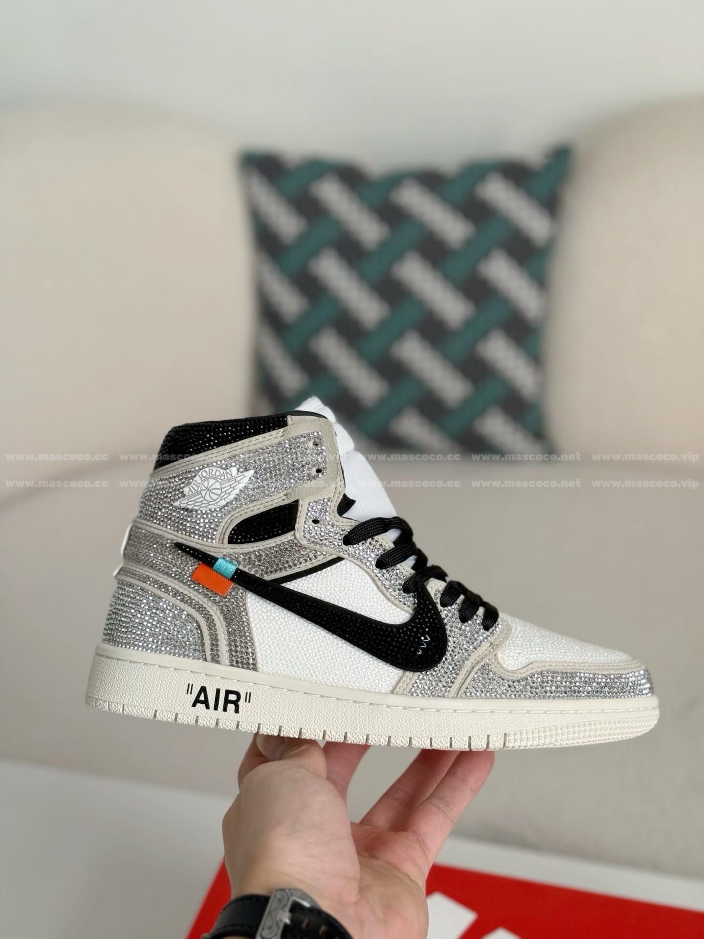 「#4554」Jordan 1 Off-white Hand-Set Rhinestones High Sneakers - Image 6