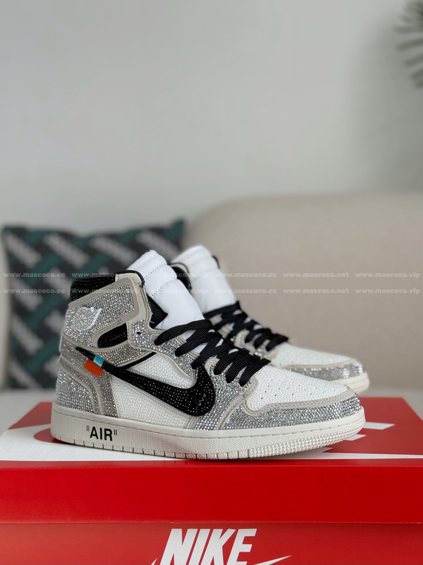 「#4554」Jordan 1 Off-white Hand-Set Rhinestones High Sneakers - Image 2