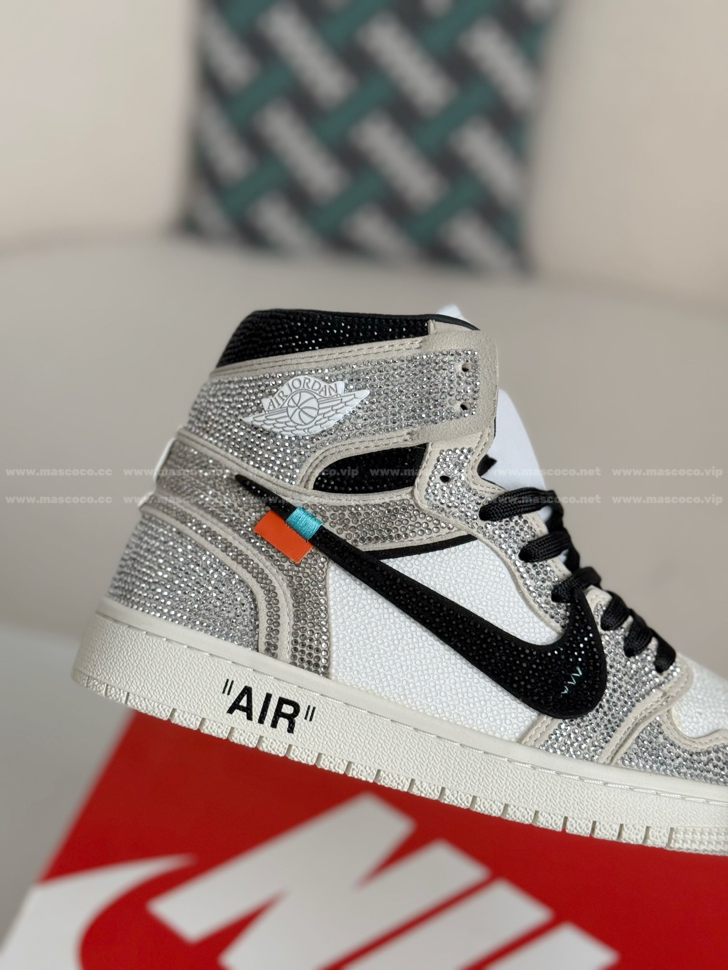 「#4554」Jordan 1 Off-white Hand-Set Rhinestones High Sneakers - Image 7