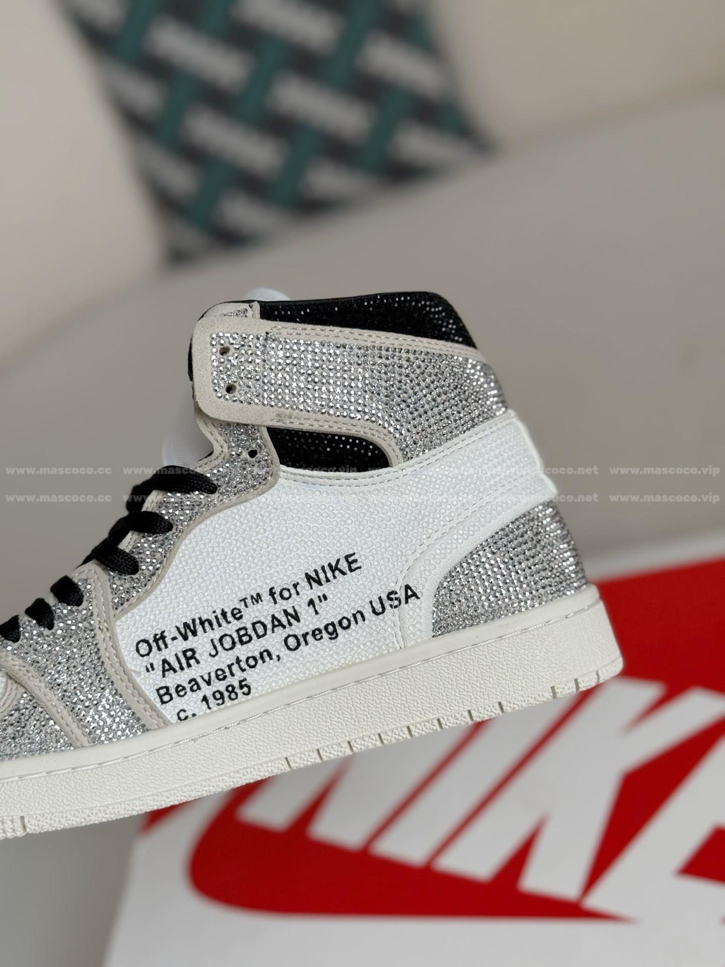 「#4554」Jordan 1 Off-white Hand-Set Rhinestones High Sneakers - Image 8
