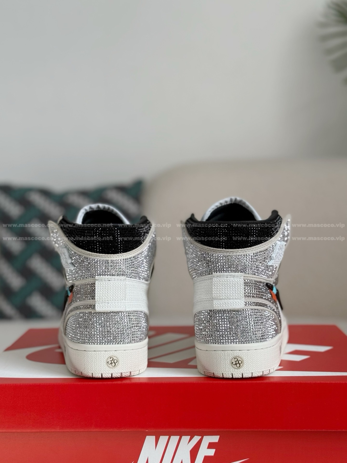 「#4554」Jordan 1 Off-white Hand-Set Rhinestones High Sneakers - Image 3