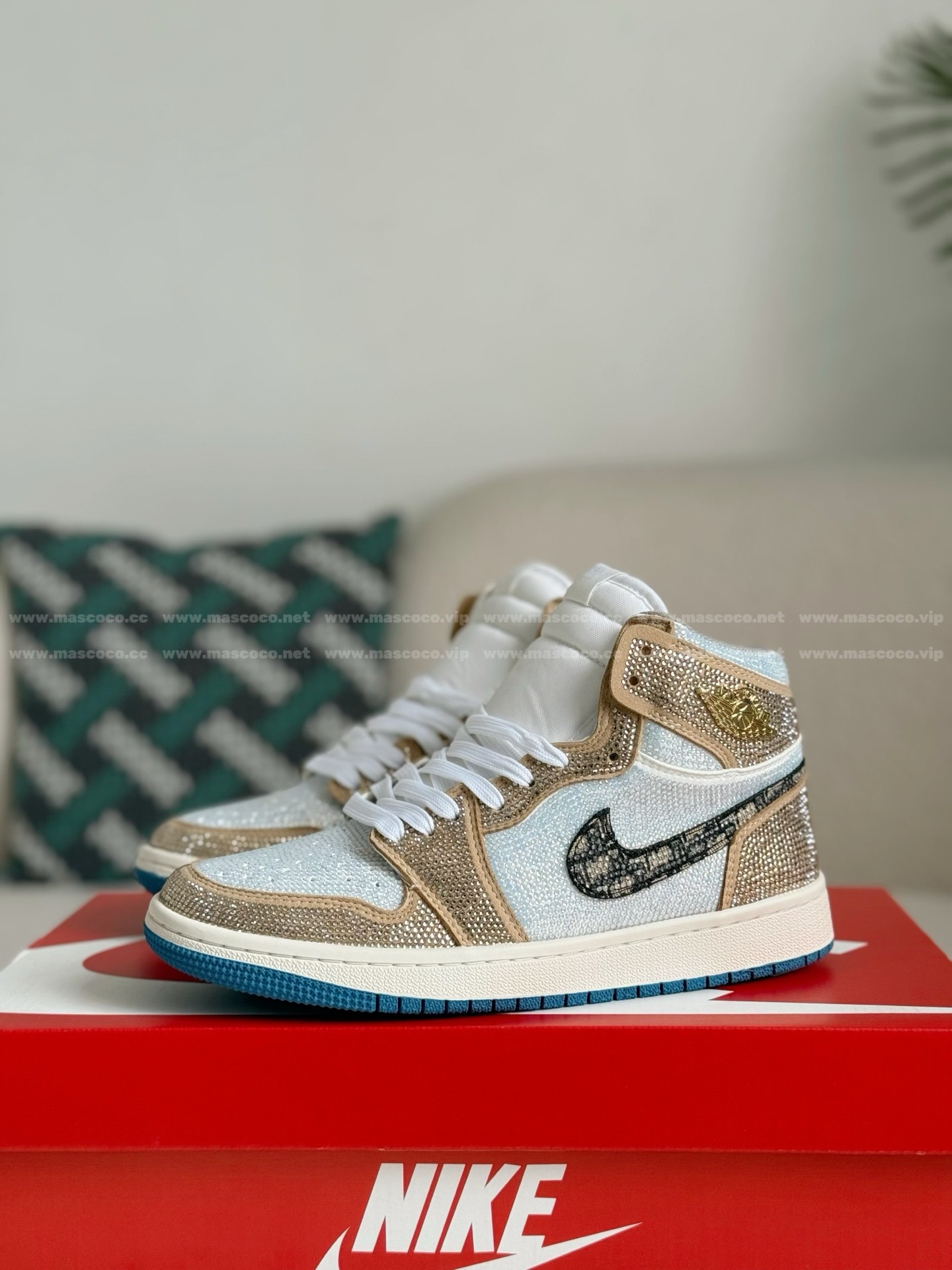 「#4555」Jordan 1 Hand-Set Rhinestones High Sneakers