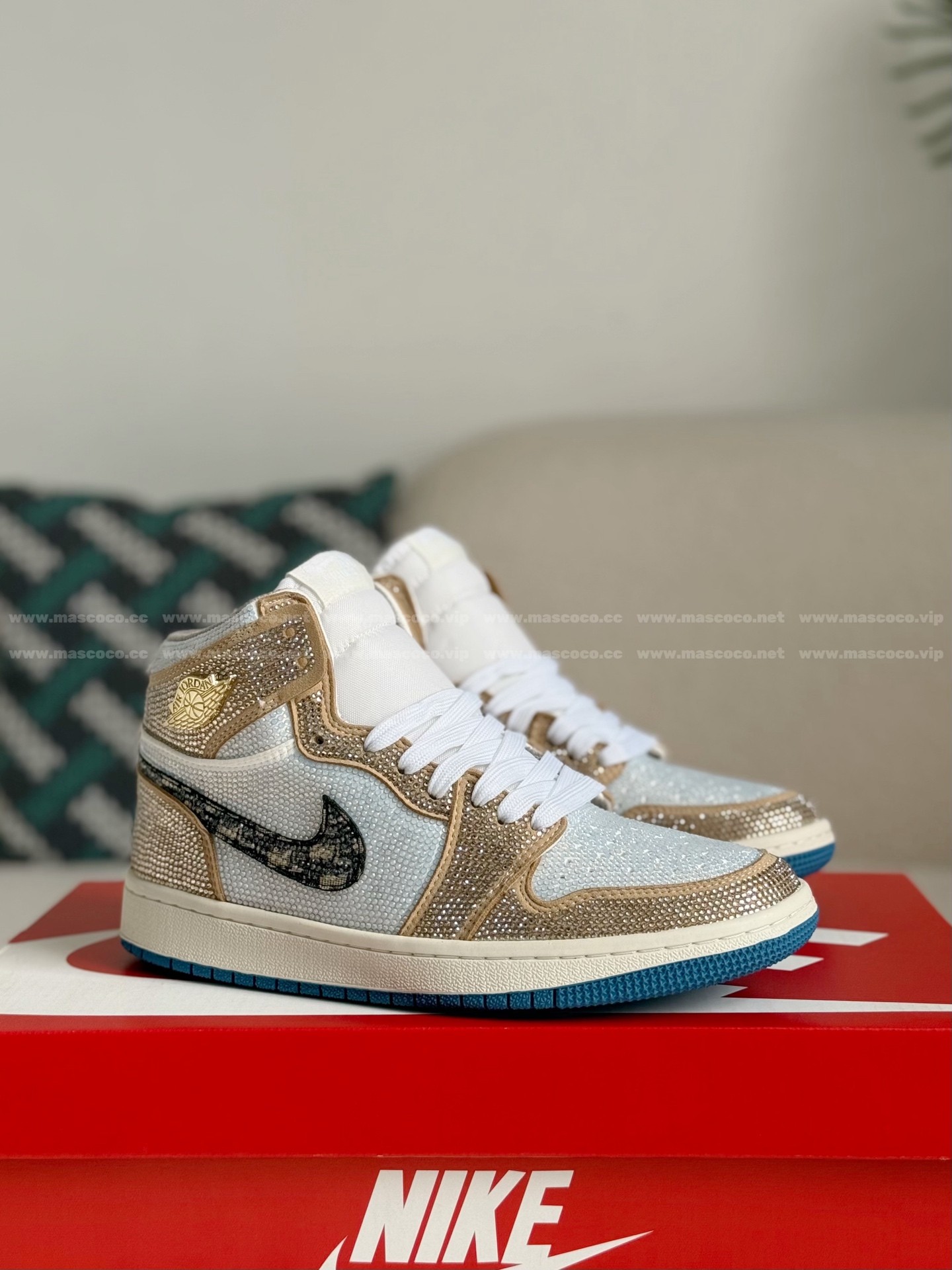 「#4555」Jordan 1 Hand-Set Rhinestones High Sneakers - Image 2