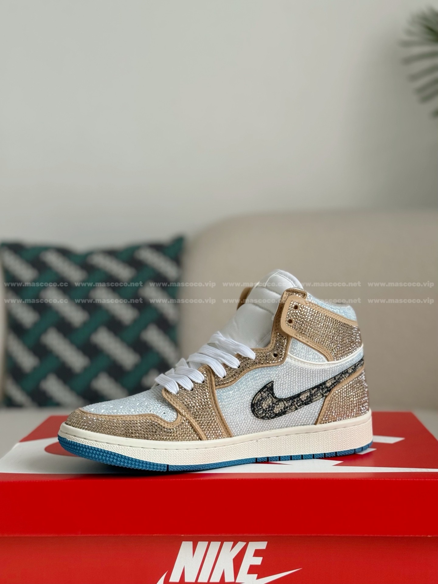 「#4555」Jordan 1 Hand-Set Rhinestones High Sneakers - Image 4