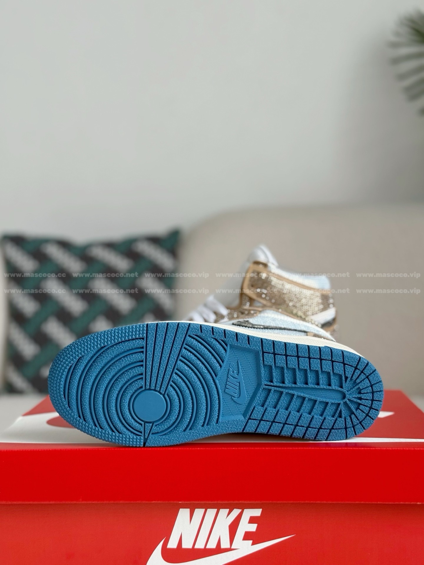 「#4555」Jordan 1 Hand-Set Rhinestones High Sneakers - Image 5