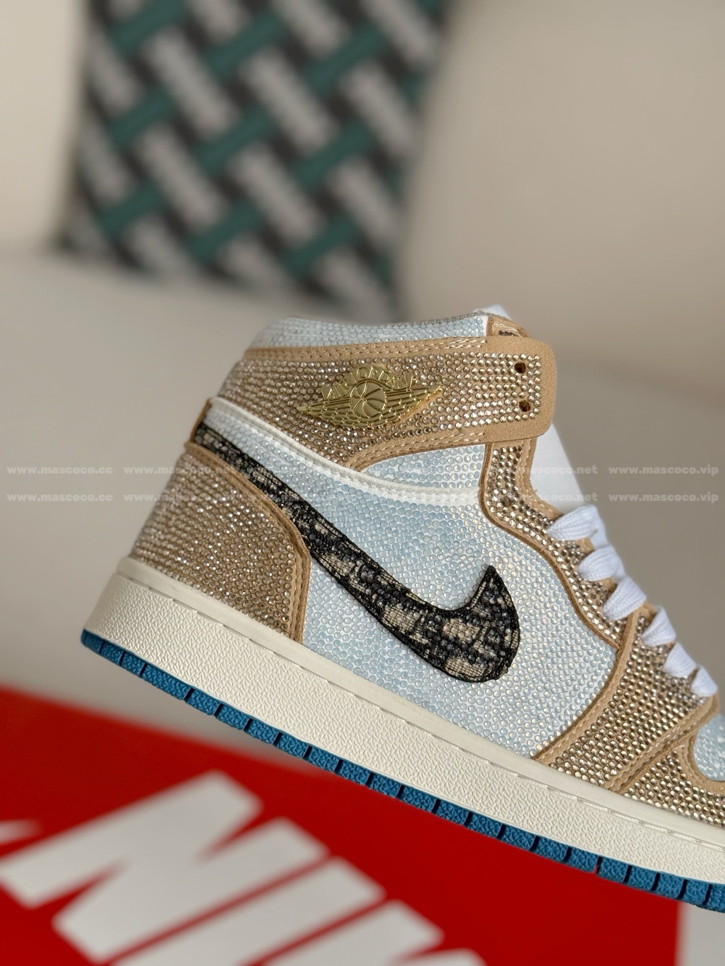 「#4555」Jordan 1 Hand-Set Rhinestones High Sneakers - Image 7