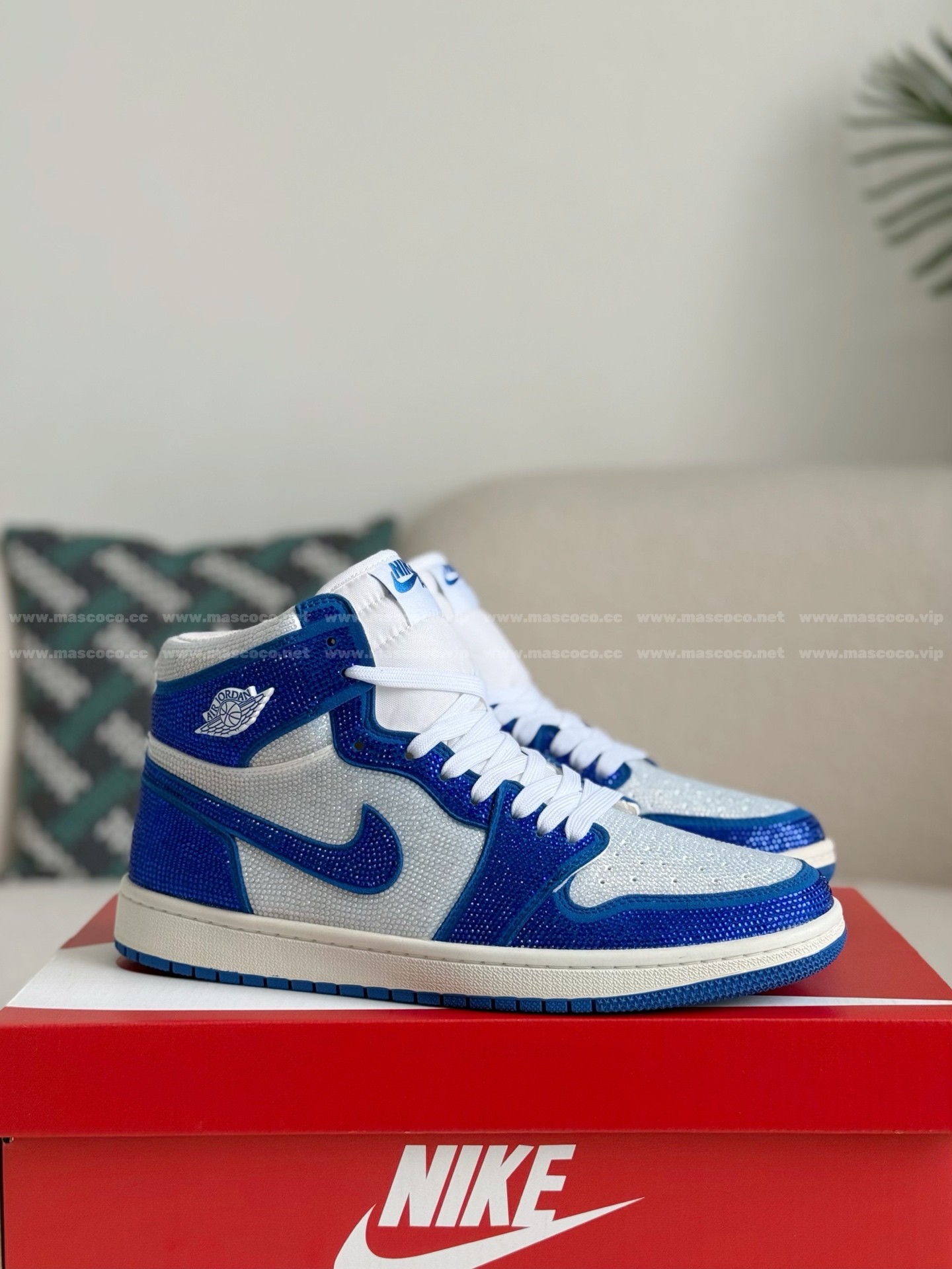 「#4556」Jordan 1 Hand-Set Rhinestones High Sneakers - Image 2