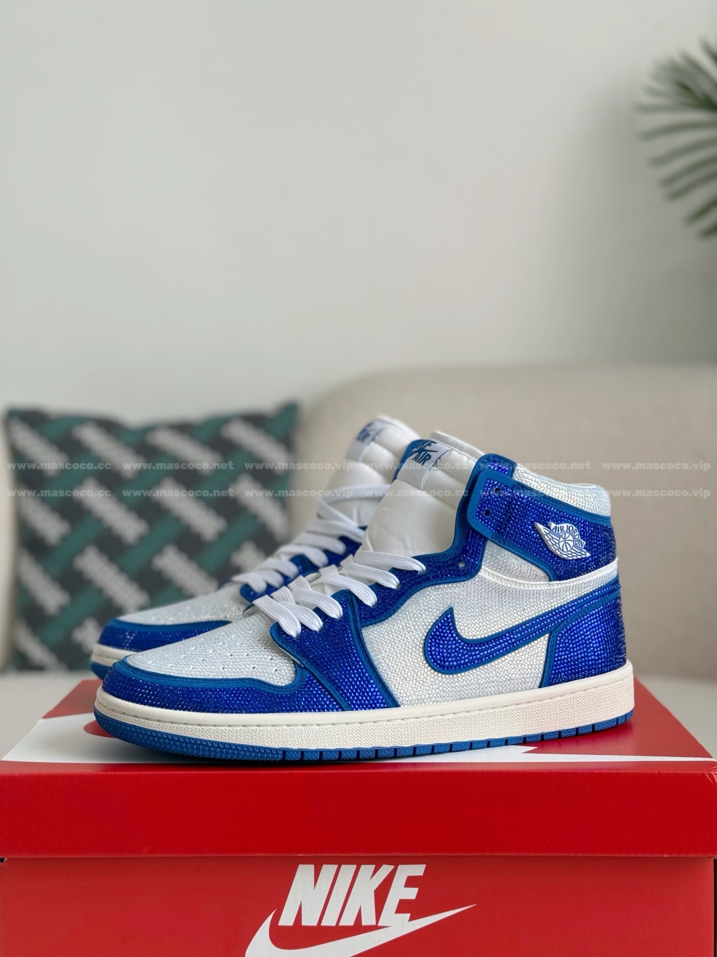 「#4556」Jordan 1 Hand-Set Rhinestones High Sneakers