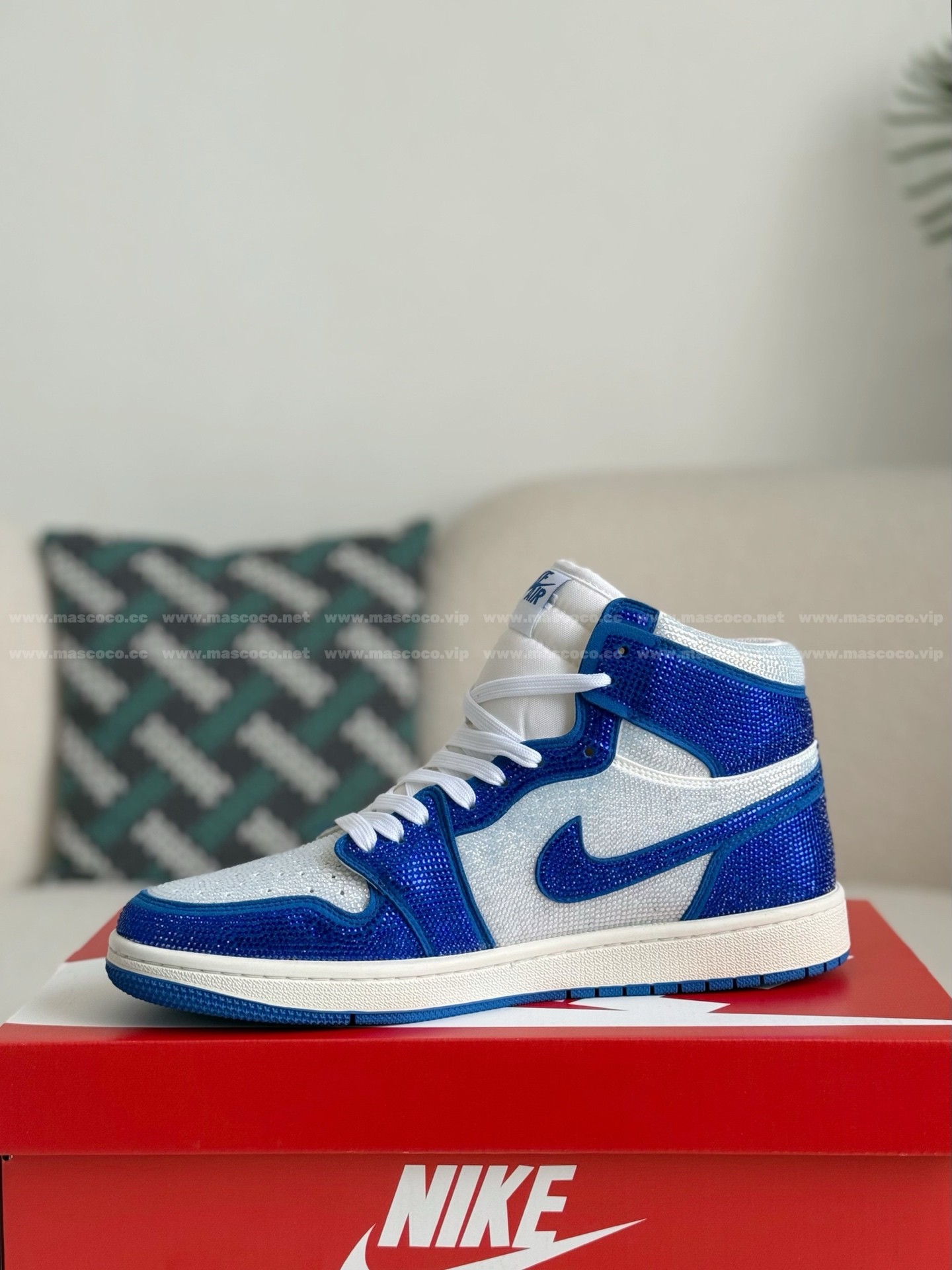 「#4556」Jordan 1 Hand-Set Rhinestones High Sneakers - Image 4