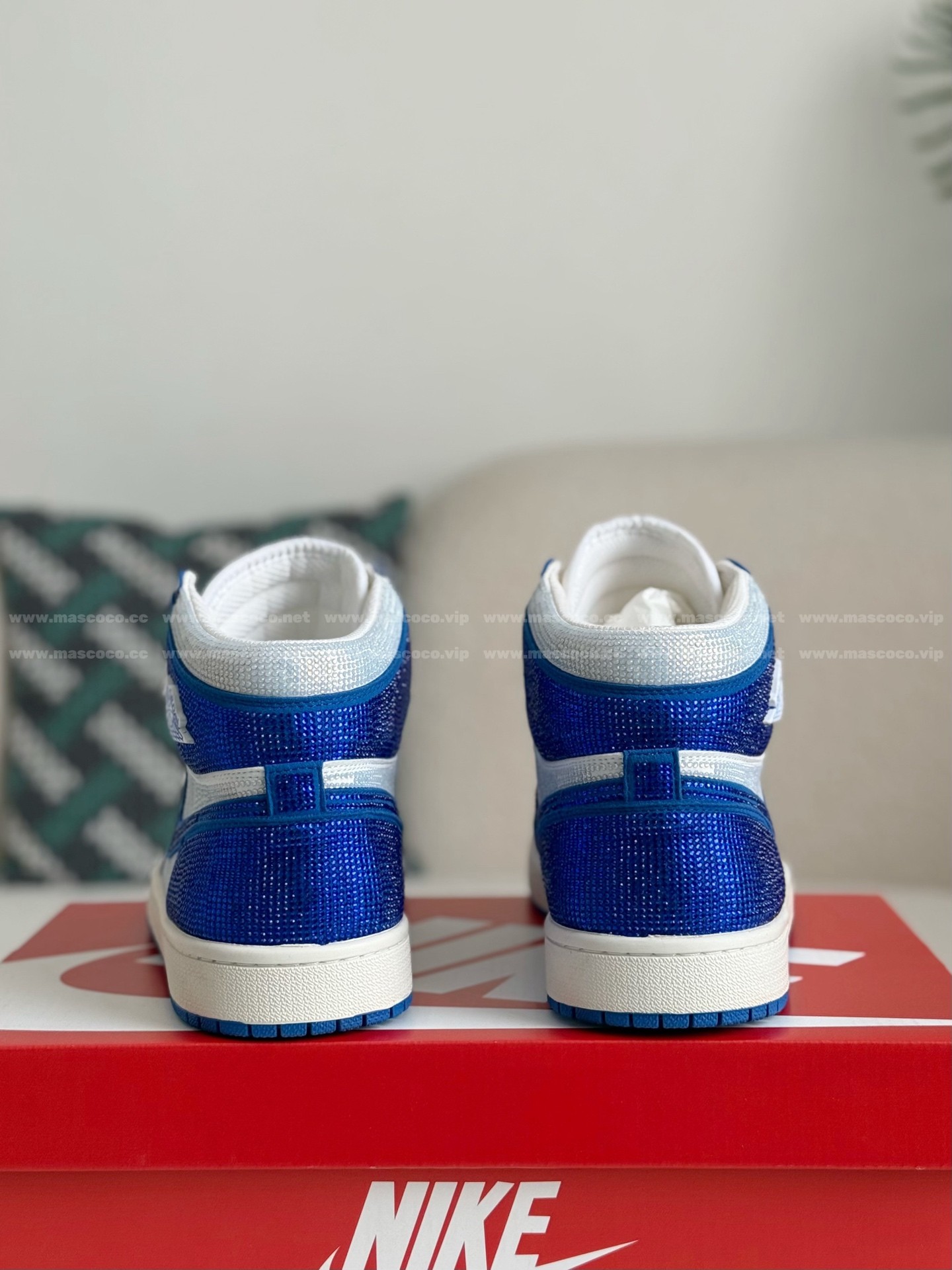 「#4556」Jordan 1 Hand-Set Rhinestones High Sneakers - Image 3
