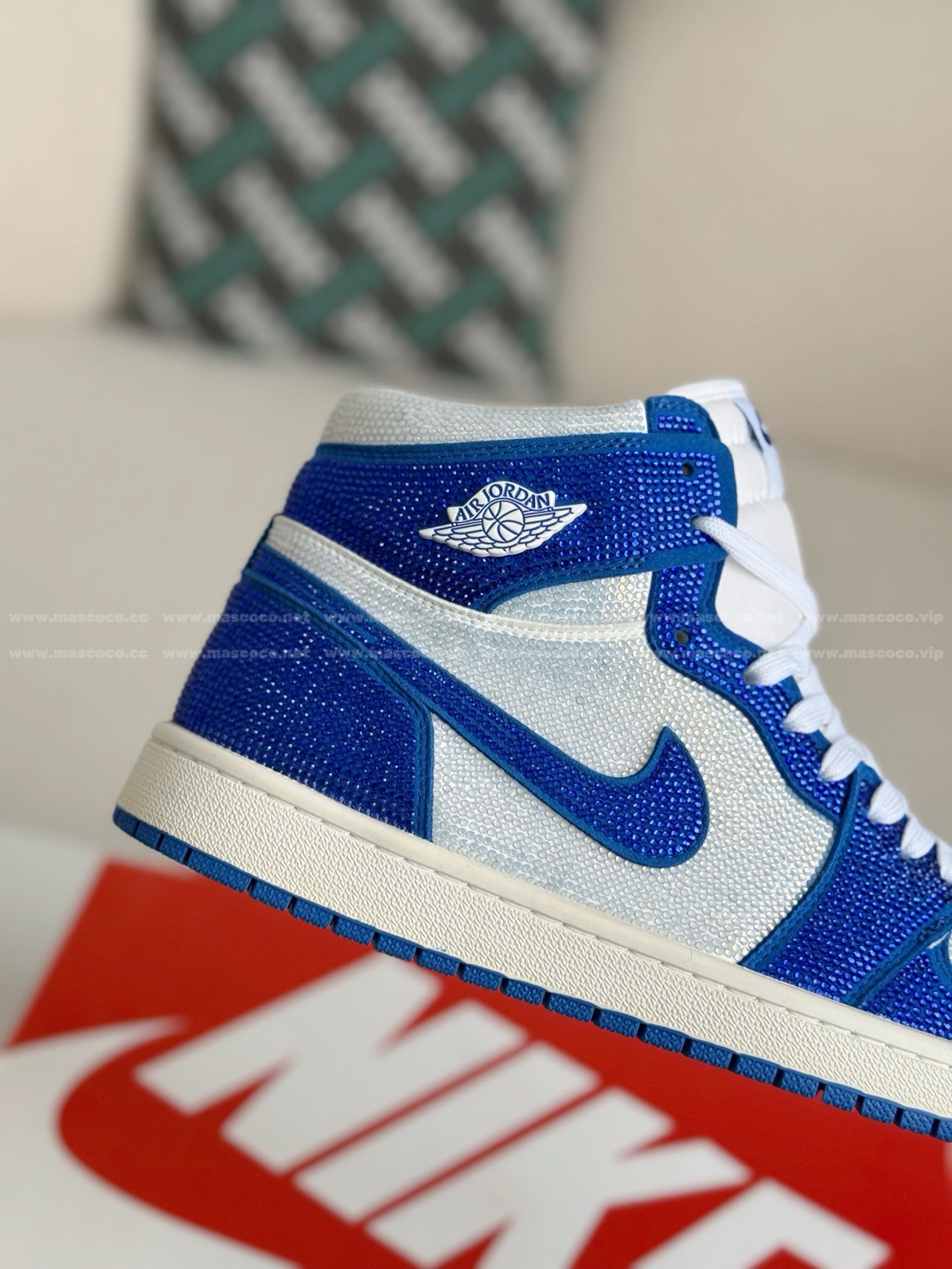 「#4556」Jordan 1 Hand-Set Rhinestones High Sneakers - Image 7