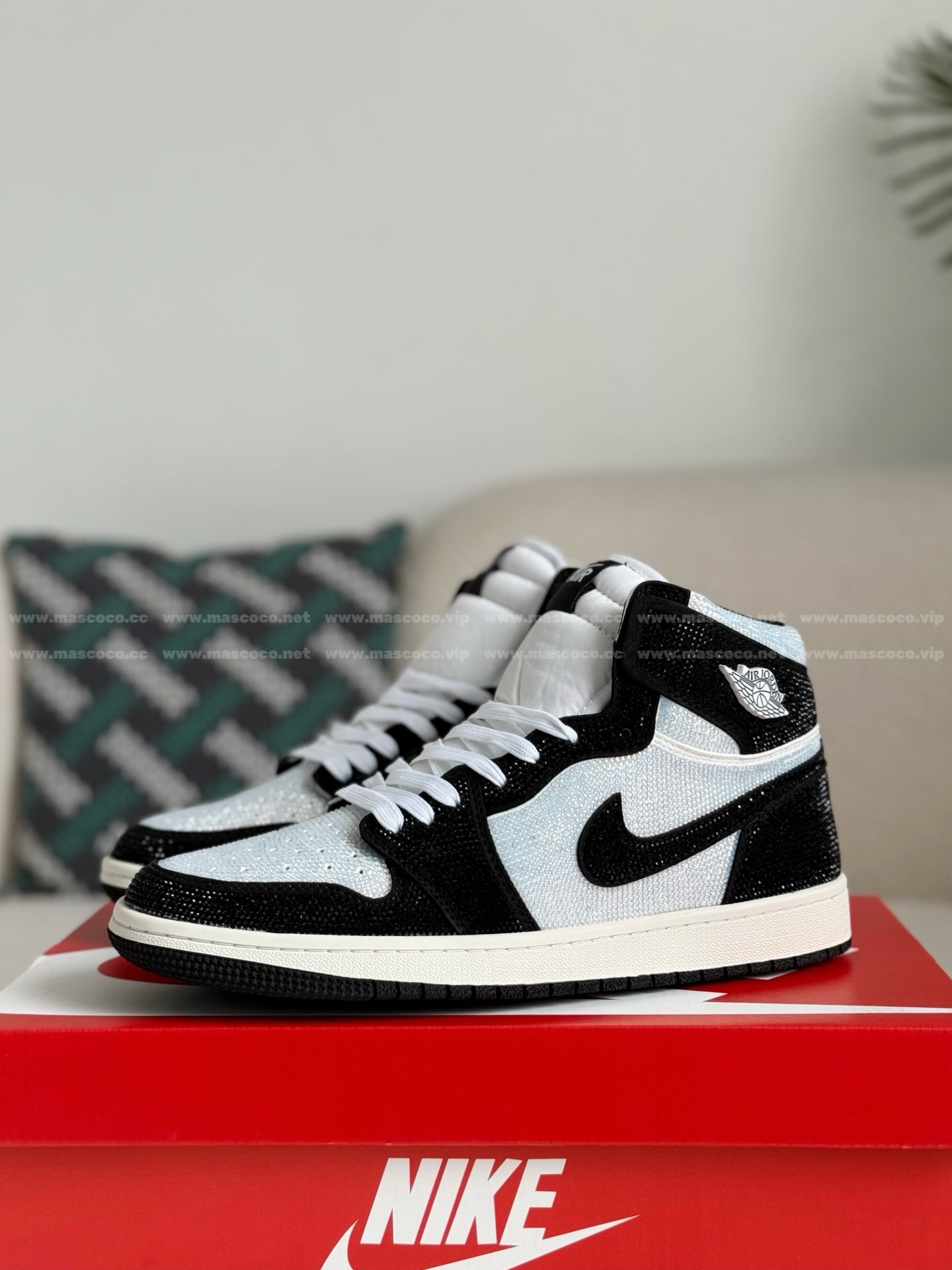 「#4557」Jordan 1 Hand-Set Rhinestones High Sneakers