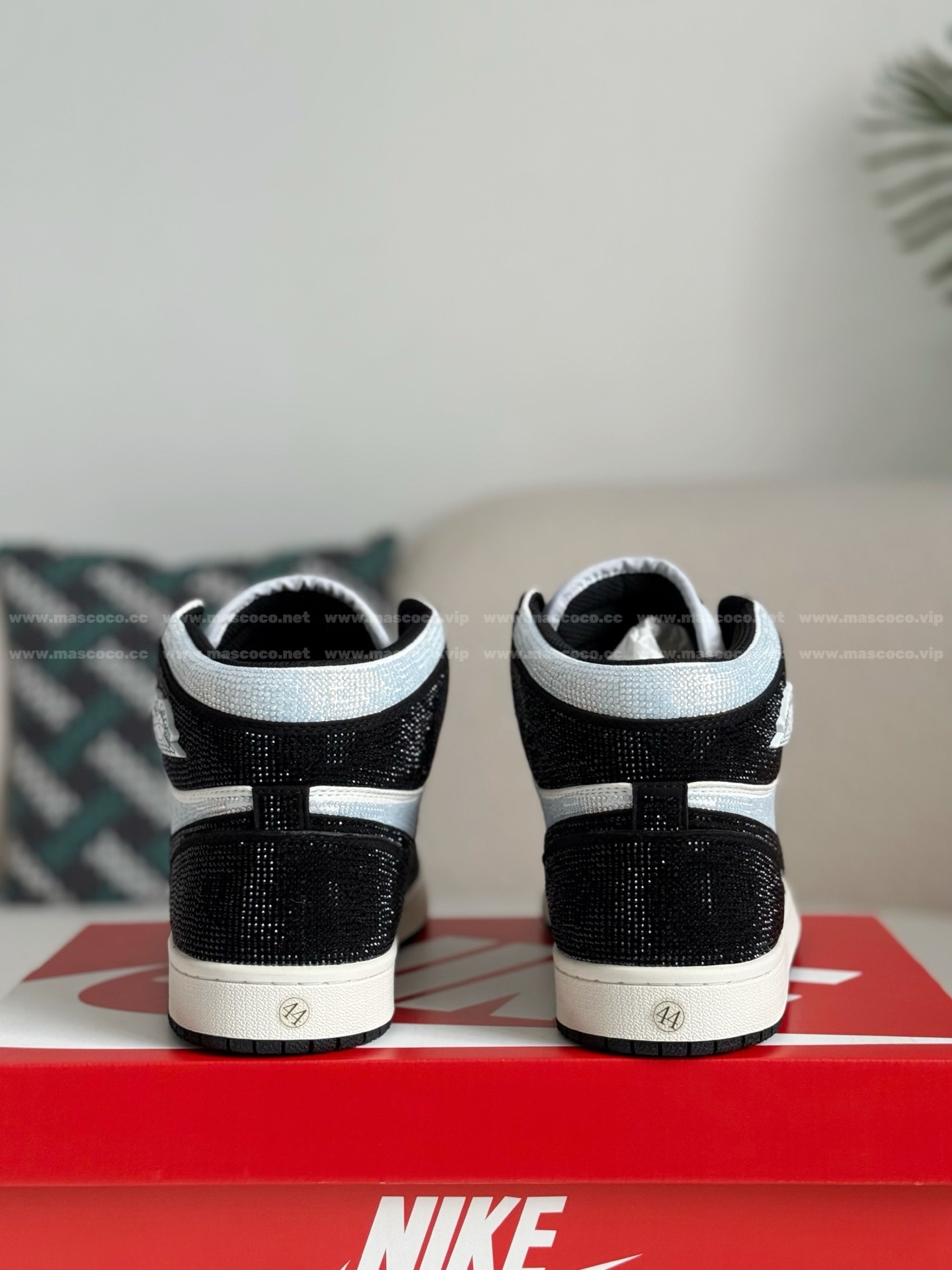 「#4557」Jordan 1 Hand-Set Rhinestones High Sneakers - Image 3