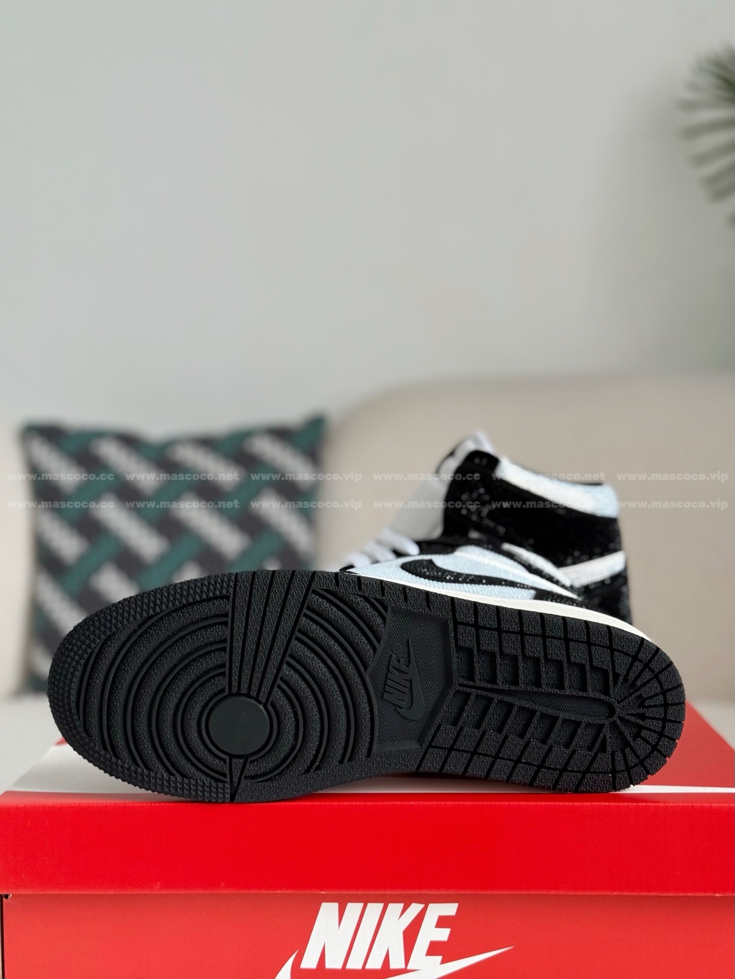 「#4557」Jordan 1 Hand-Set Rhinestones High Sneakers - Image 5