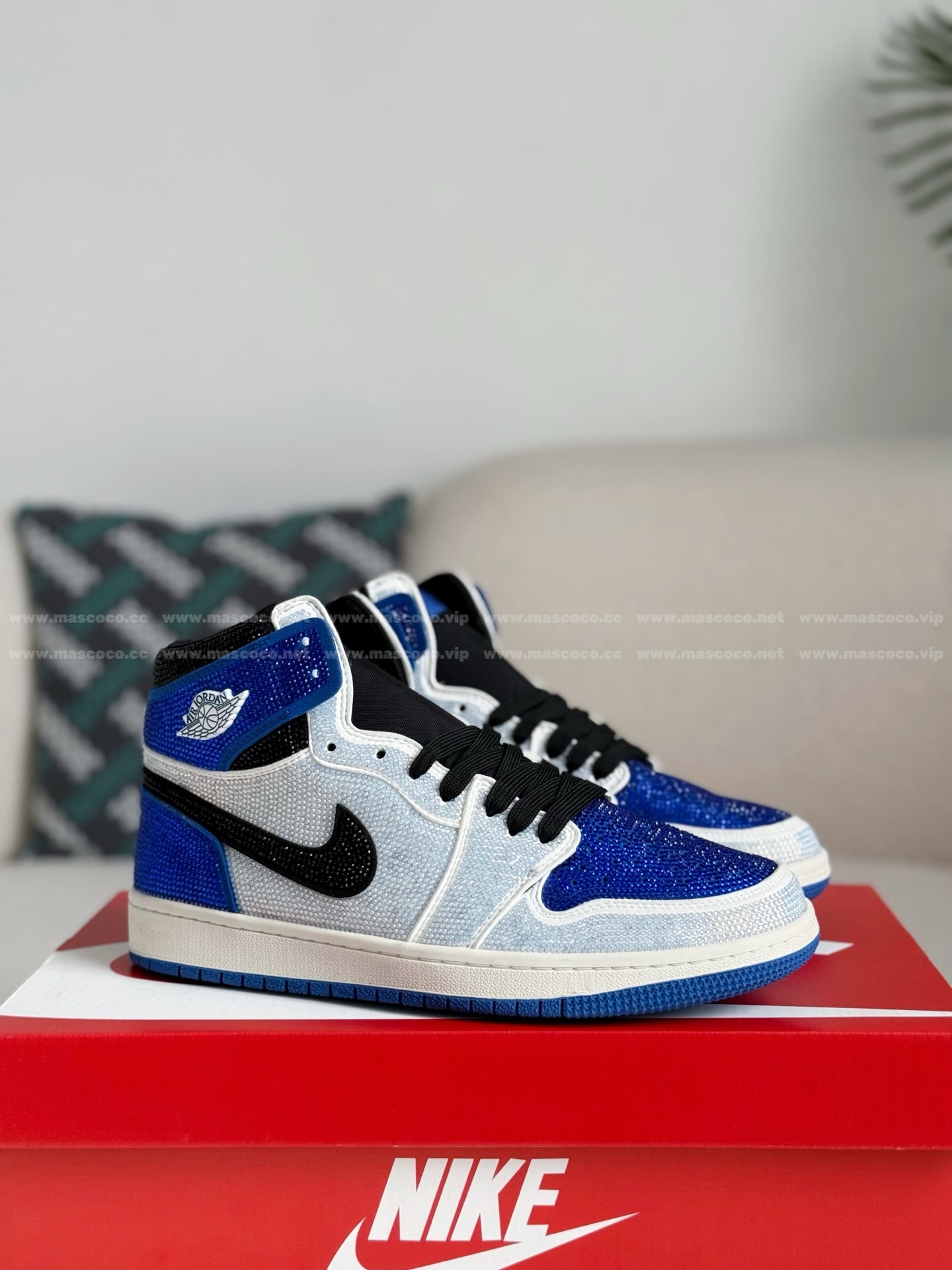 「#4558」Jordan 1 Hand-Set Rhinestones High Sneakers - Image 2