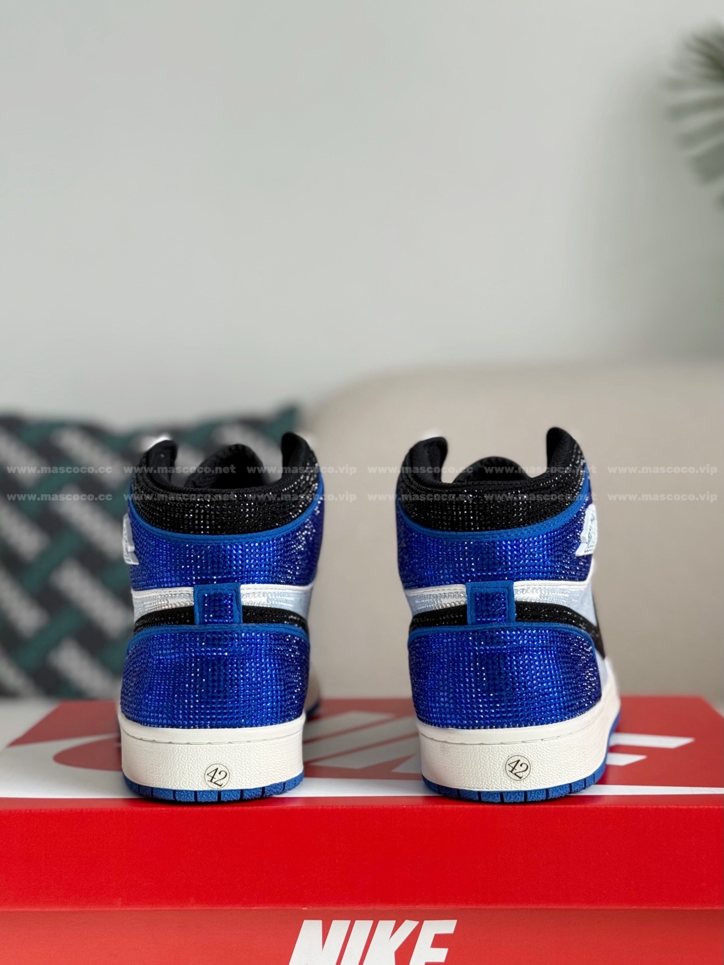 「#4558」Jordan 1 Hand-Set Rhinestones High Sneakers - Image 3
