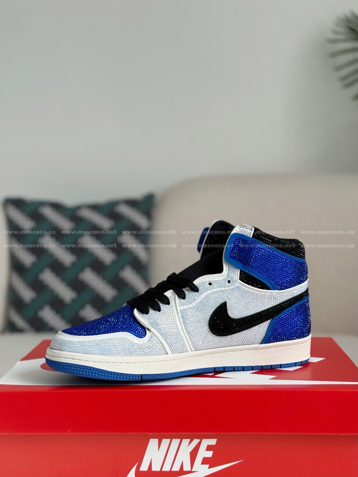 「#4558」Jordan 1 Hand-Set Rhinestones High Sneakers - Image 4