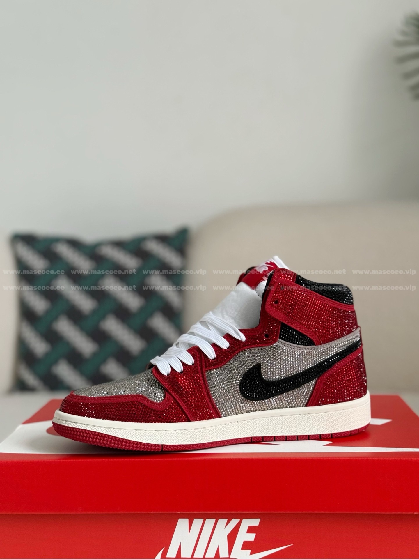 「#4559」Jordan 1 Hand-Set Rhinestones High Sneakers - Image 4