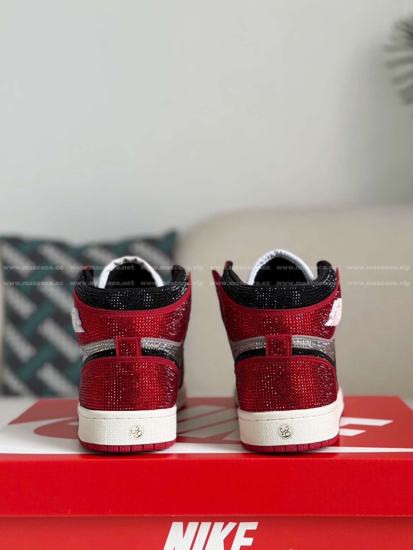 「#4559」Jordan 1 Hand-Set Rhinestones High Sneakers - Image 3