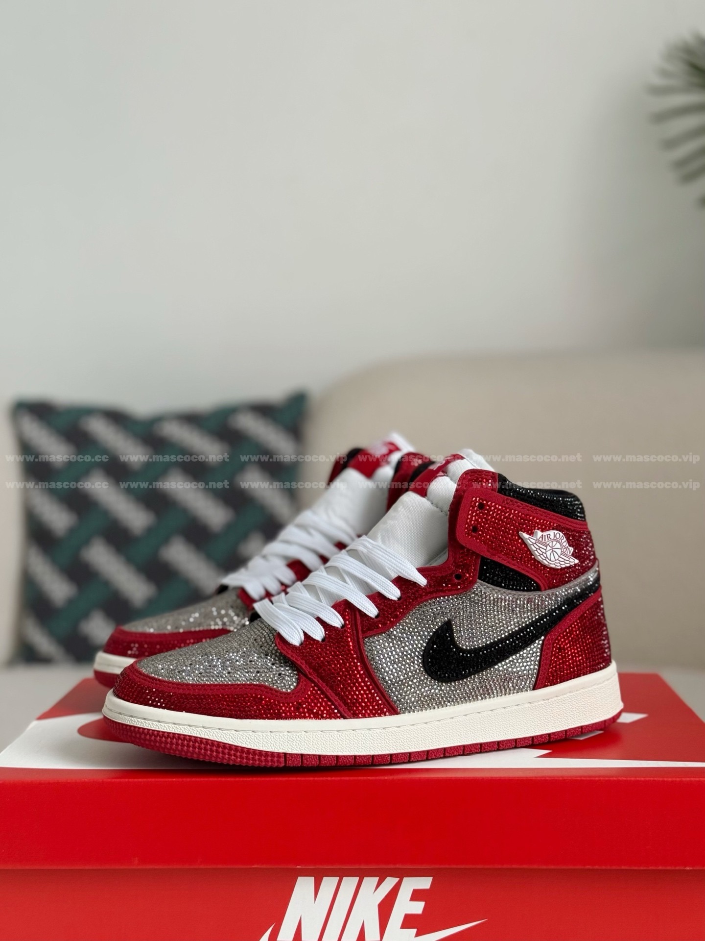 「#4559」Jordan 1 Hand-Set Rhinestones High Sneakers