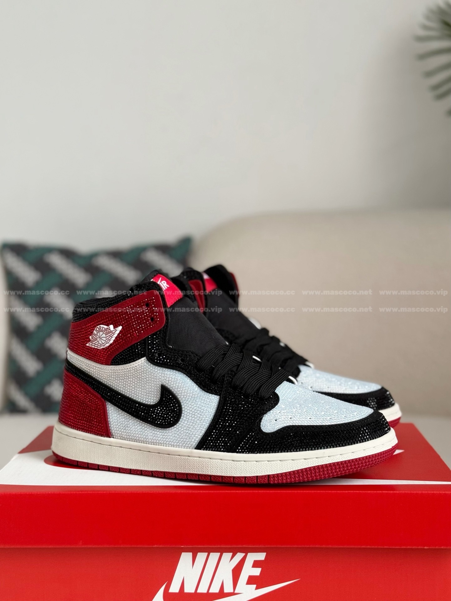 「#4560」Jordan 1 Hand-Set Rhinestones High Sneakers - Image 2