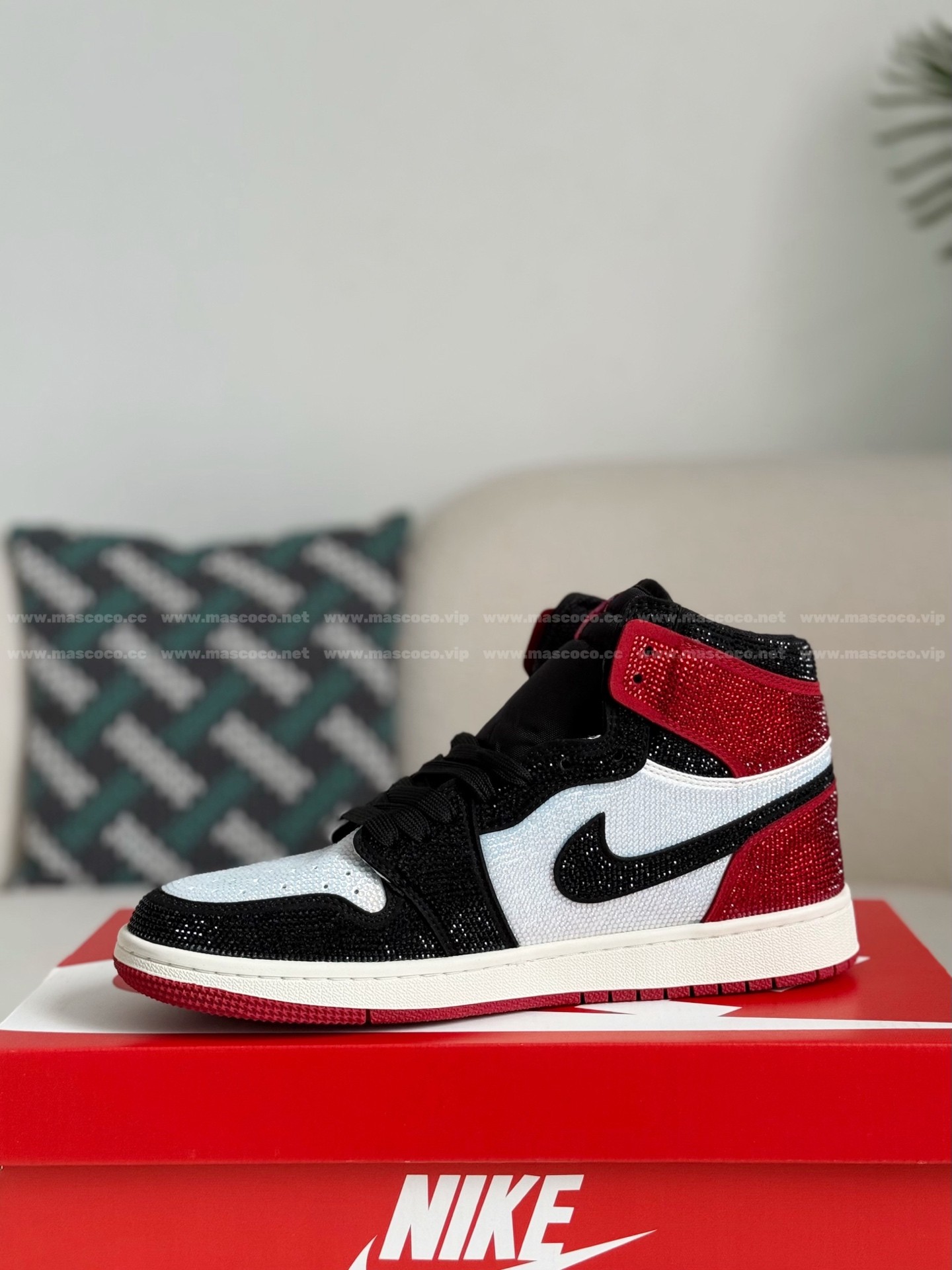 「#4560」Jordan 1 Hand-Set Rhinestones High Sneakers - Image 4