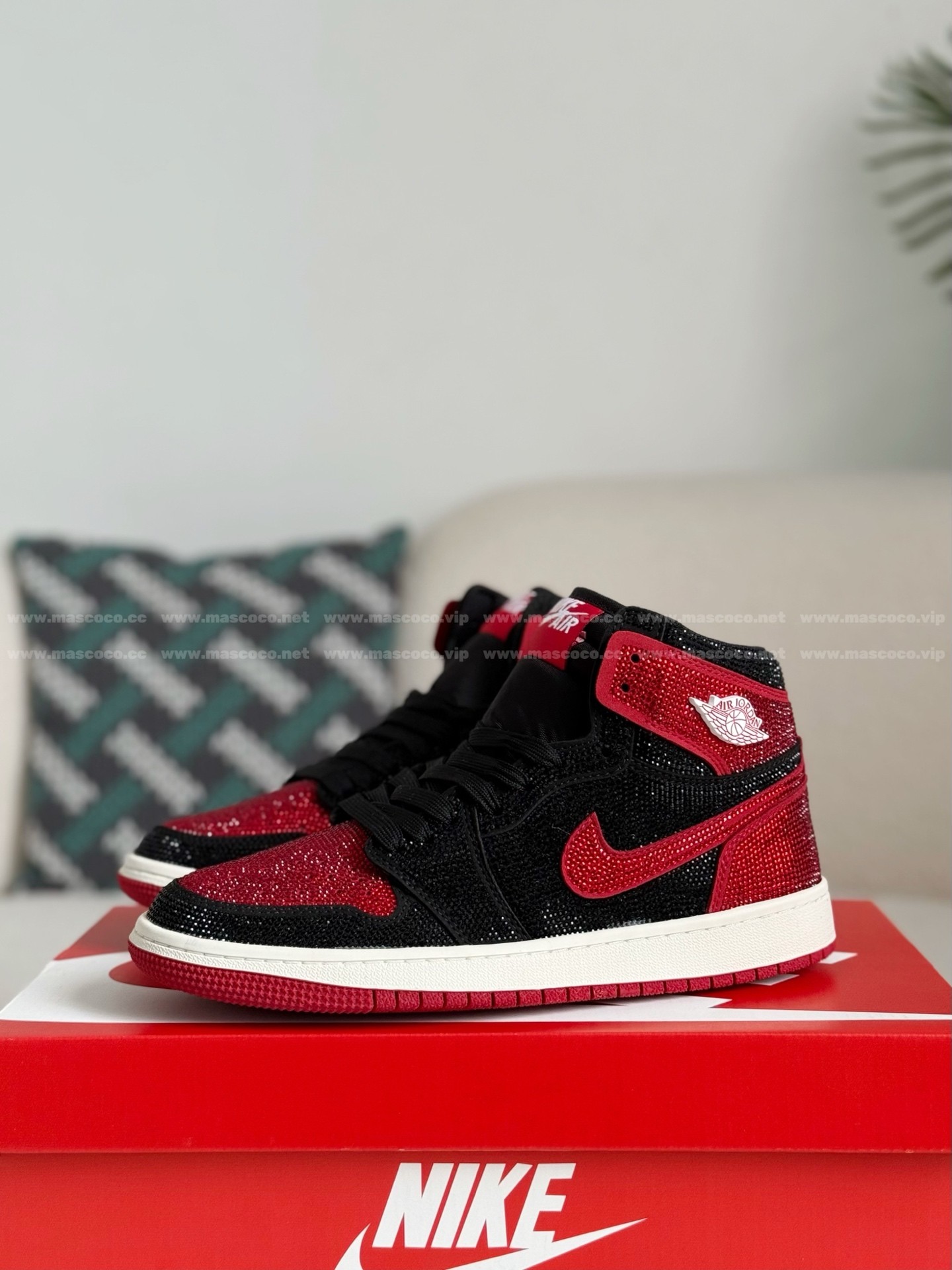 「#4561」Jordan 1 Hand-Set Rhinestones High Sneakers