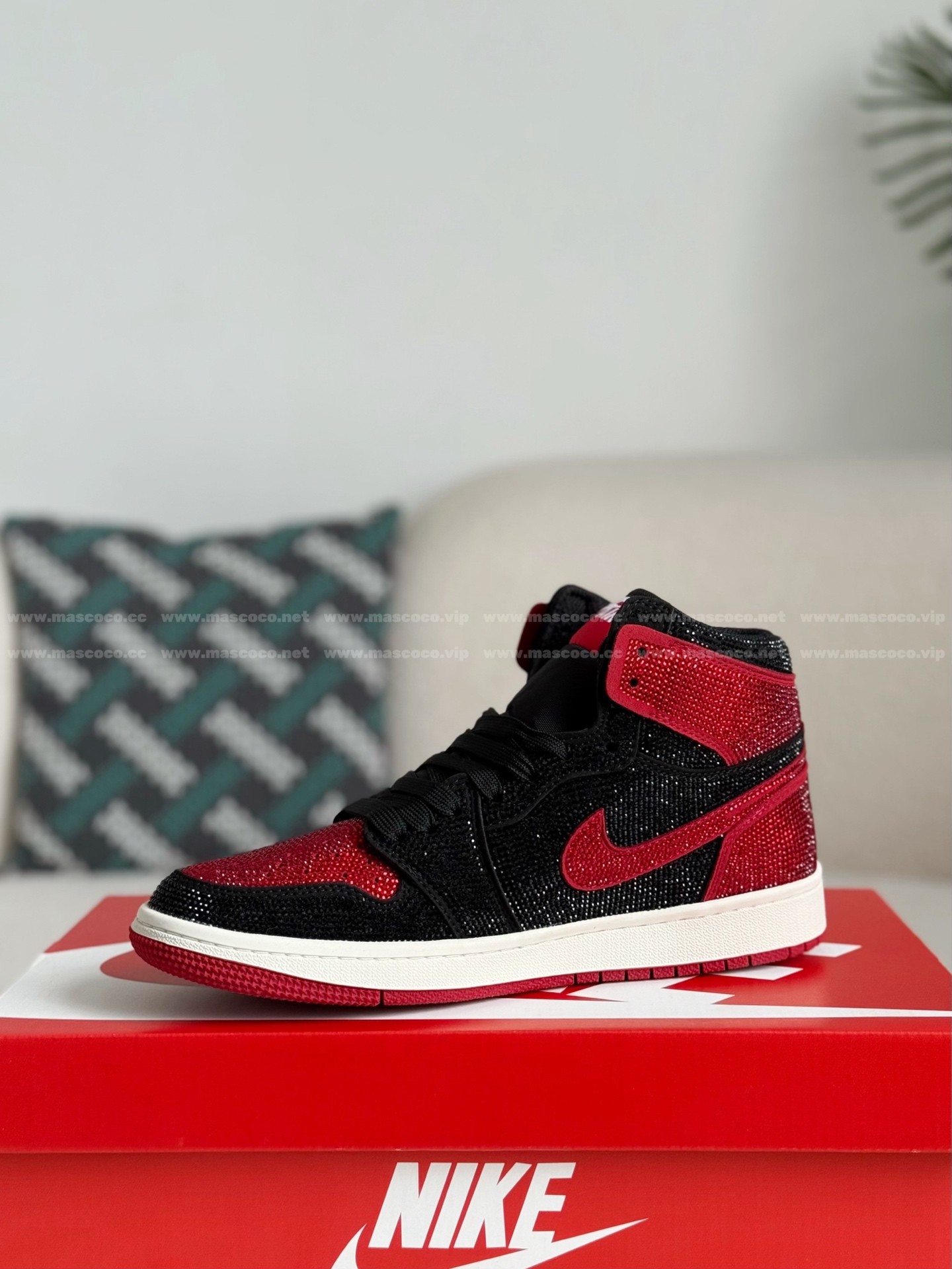 「#4561」Jordan 1 Hand-Set Rhinestones High Sneakers - Image 4