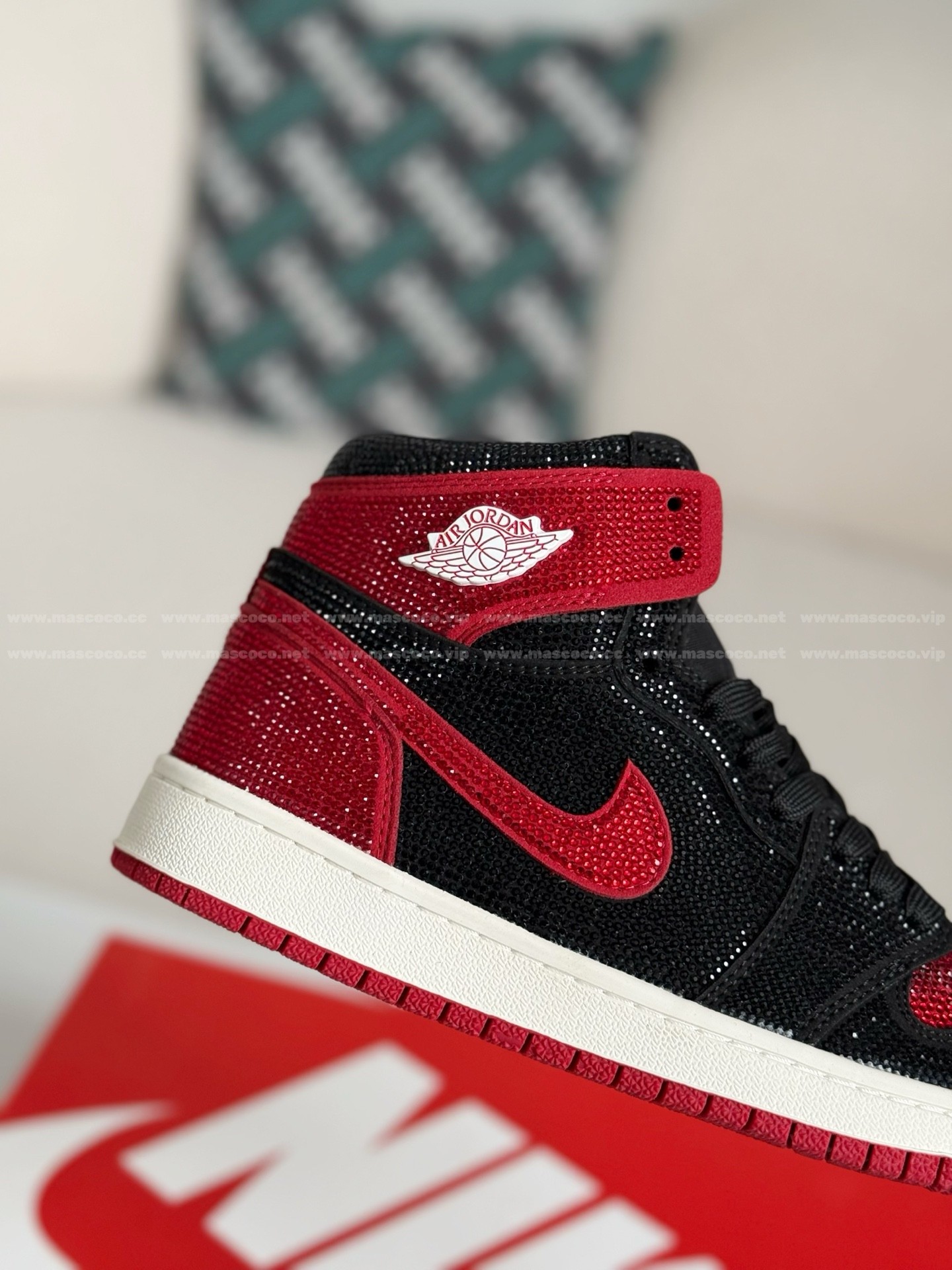 「#4561」Jordan 1 Hand-Set Rhinestones High Sneakers - Image 7