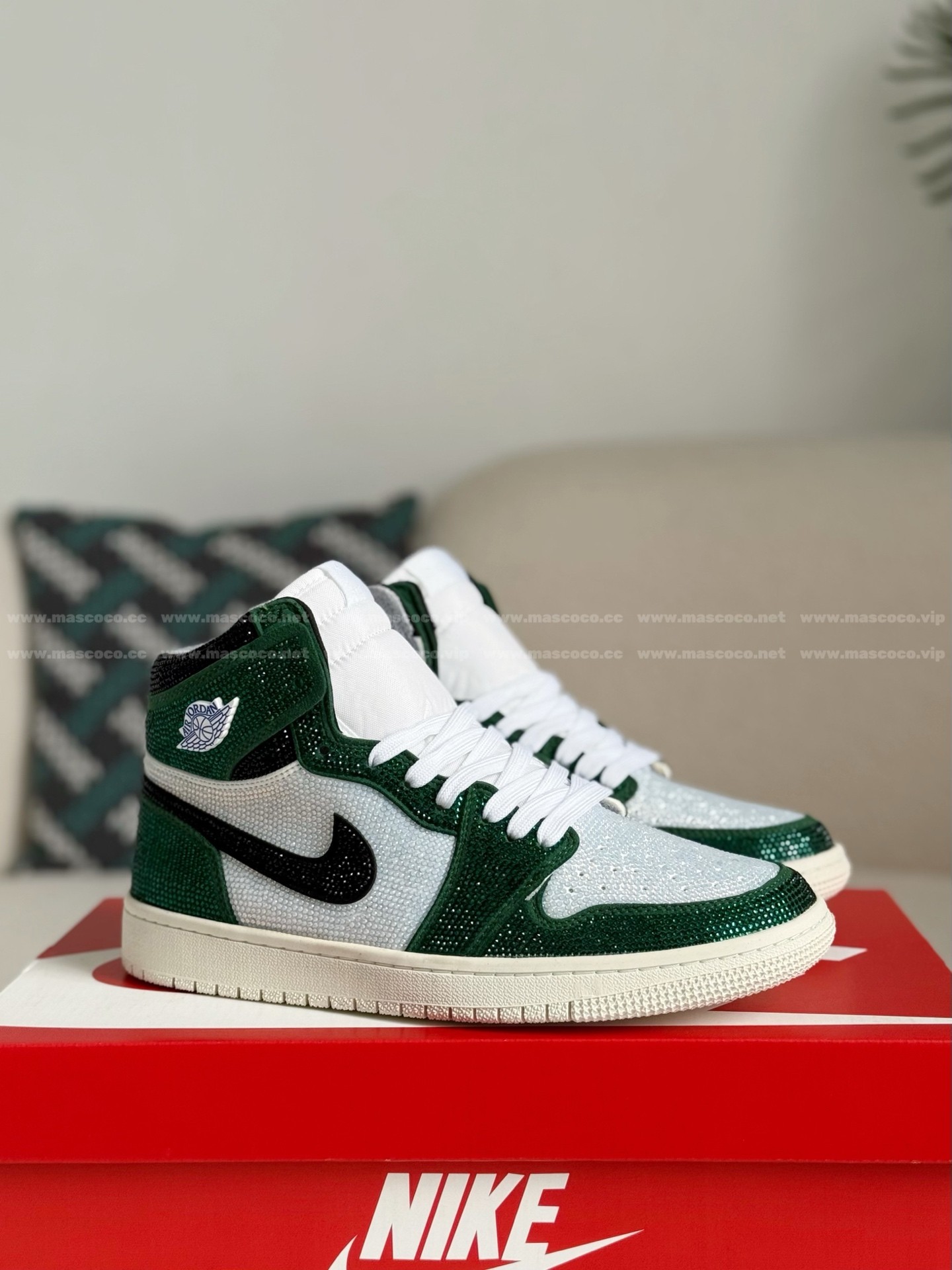 「#4562」Jordan 1 Hand-Set Rhinestones High Sneakers - Image 2