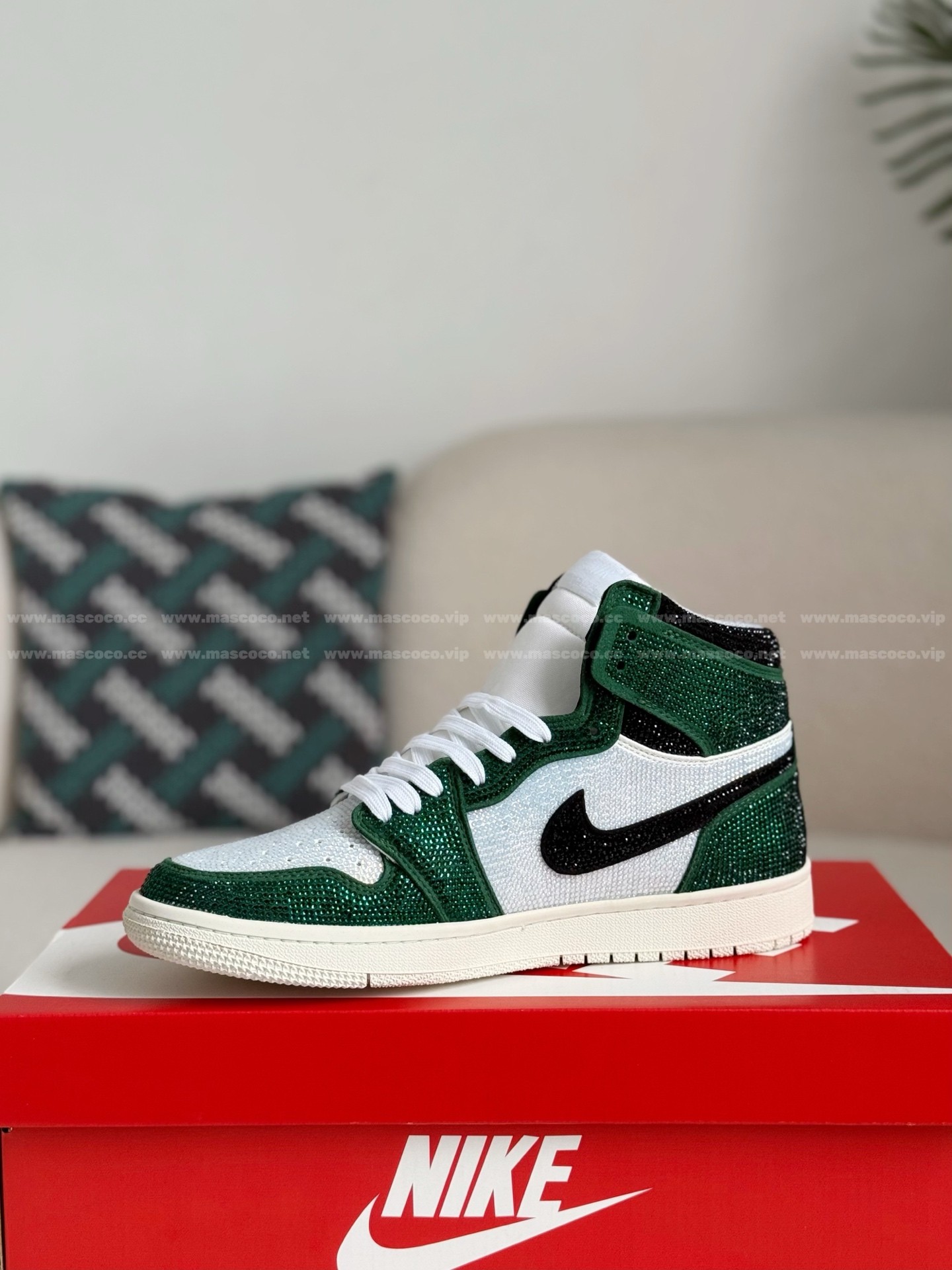 「#4562」Jordan 1 Hand-Set Rhinestones High Sneakers - Image 4