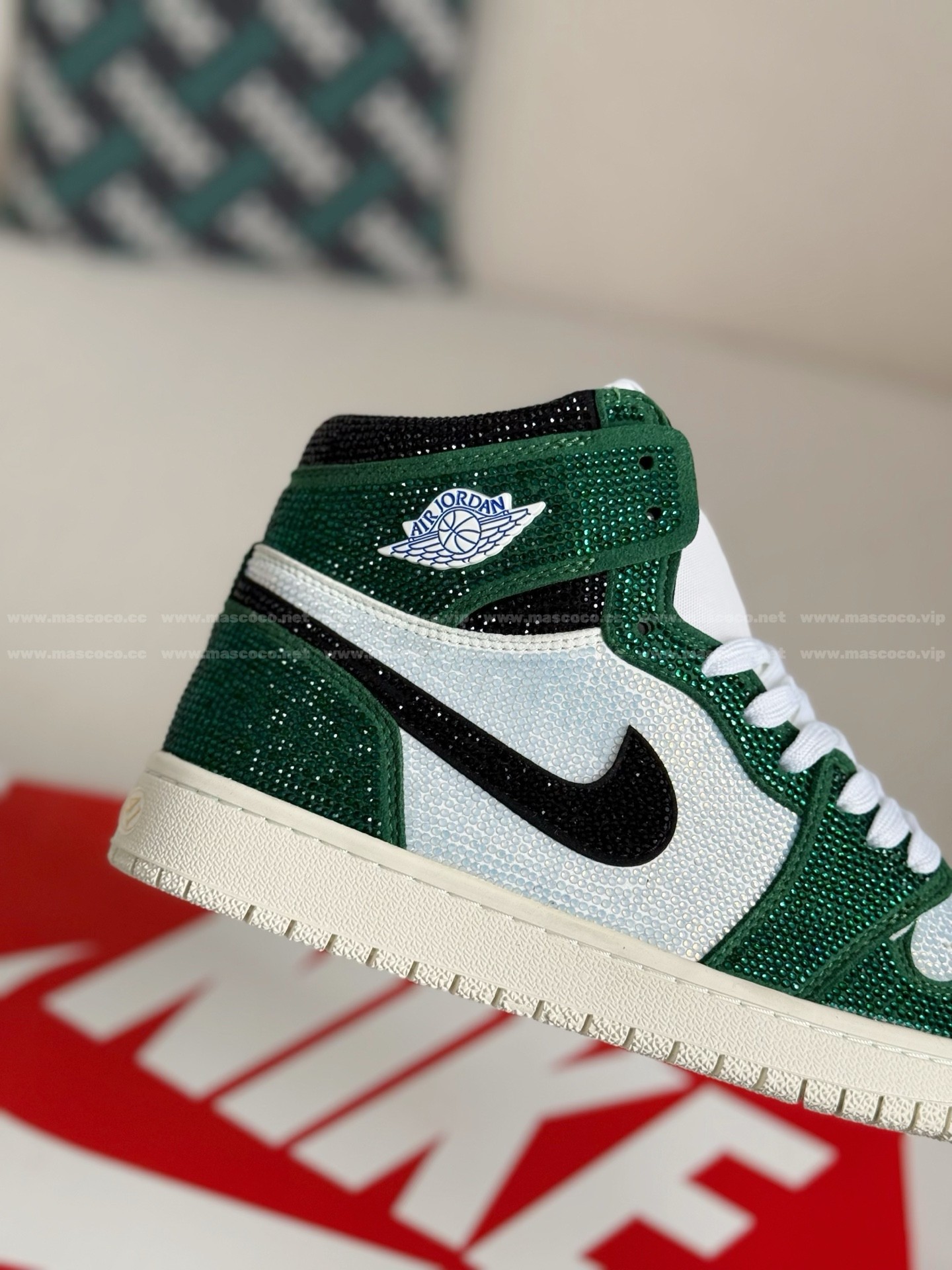 「#4562」Jordan 1 Hand-Set Rhinestones High Sneakers - Image 7