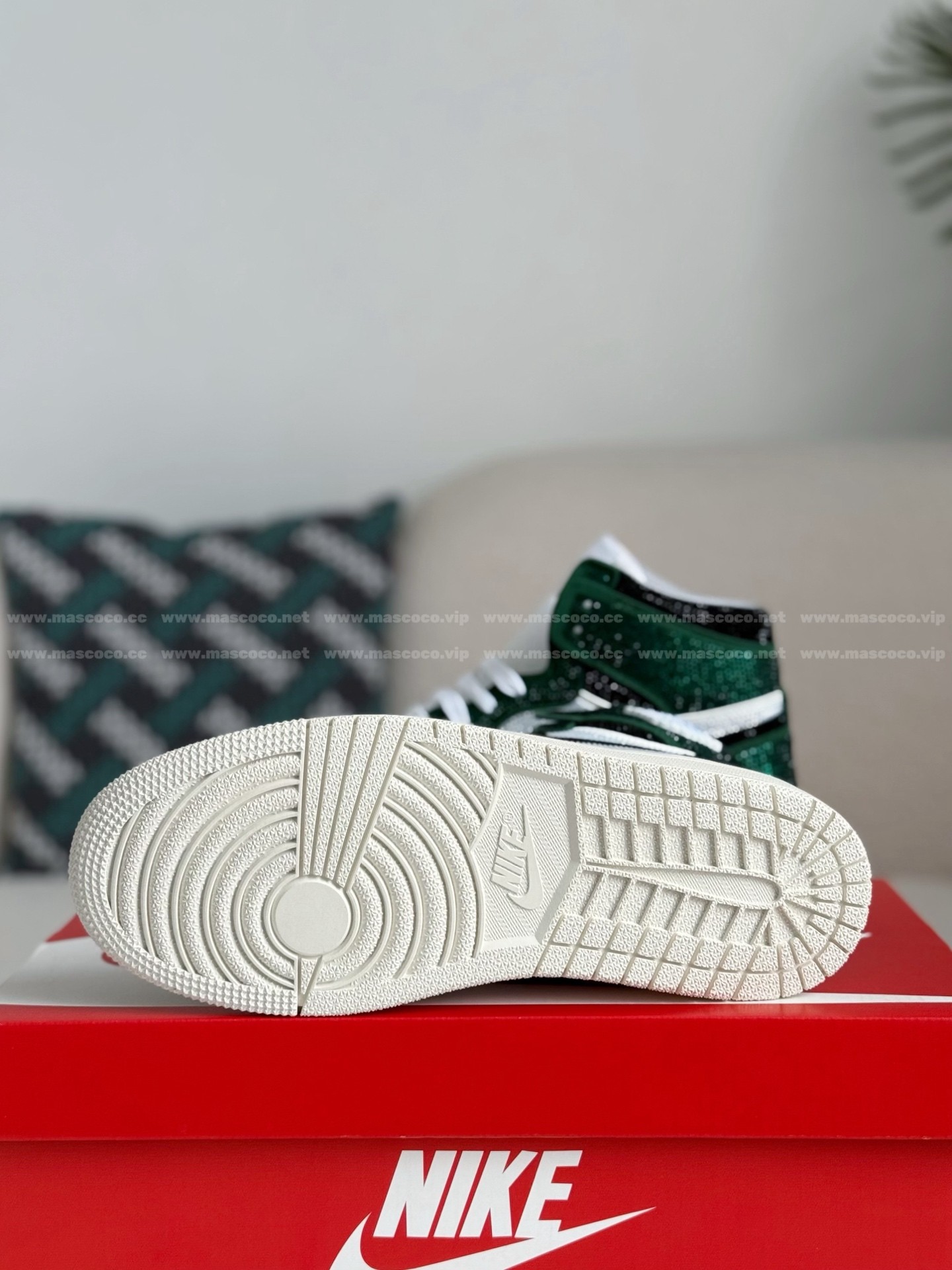 「#4562」Jordan 1 Hand-Set Rhinestones High Sneakers - Image 5