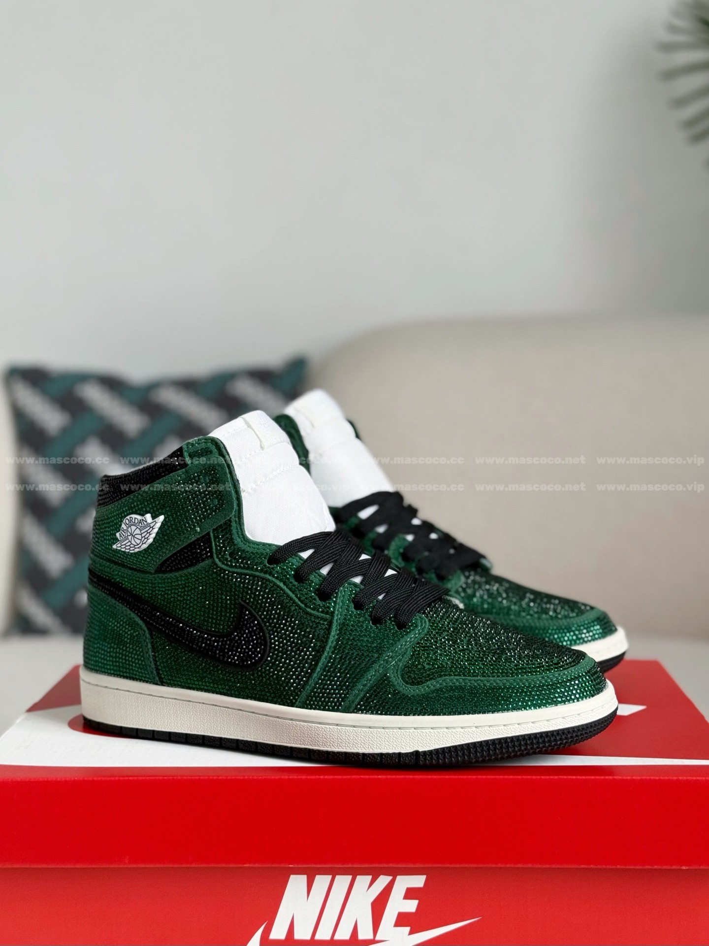 「#4563」Jordan 1 Hand-Set Rhinestones High Sneakers - Image 2