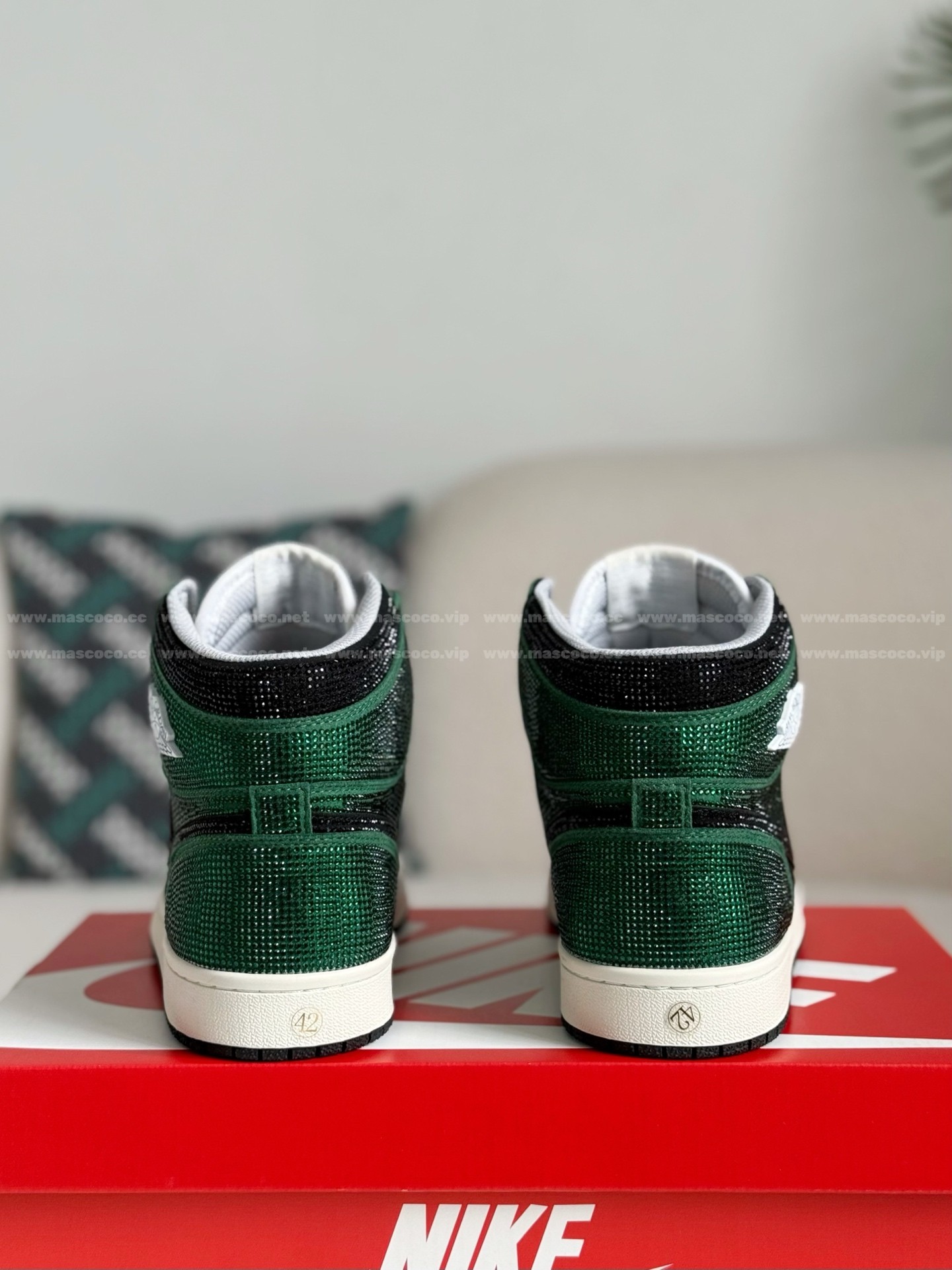 「#4563」Jordan 1 Hand-Set Rhinestones High Sneakers - Image 3