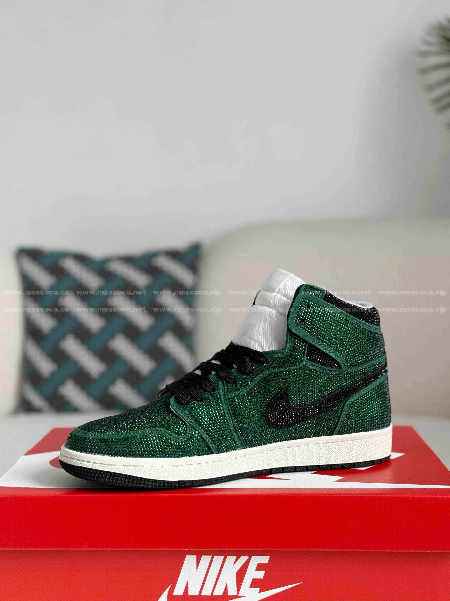 「#4563」Jordan 1 Hand-Set Rhinestones High Sneakers - Image 4