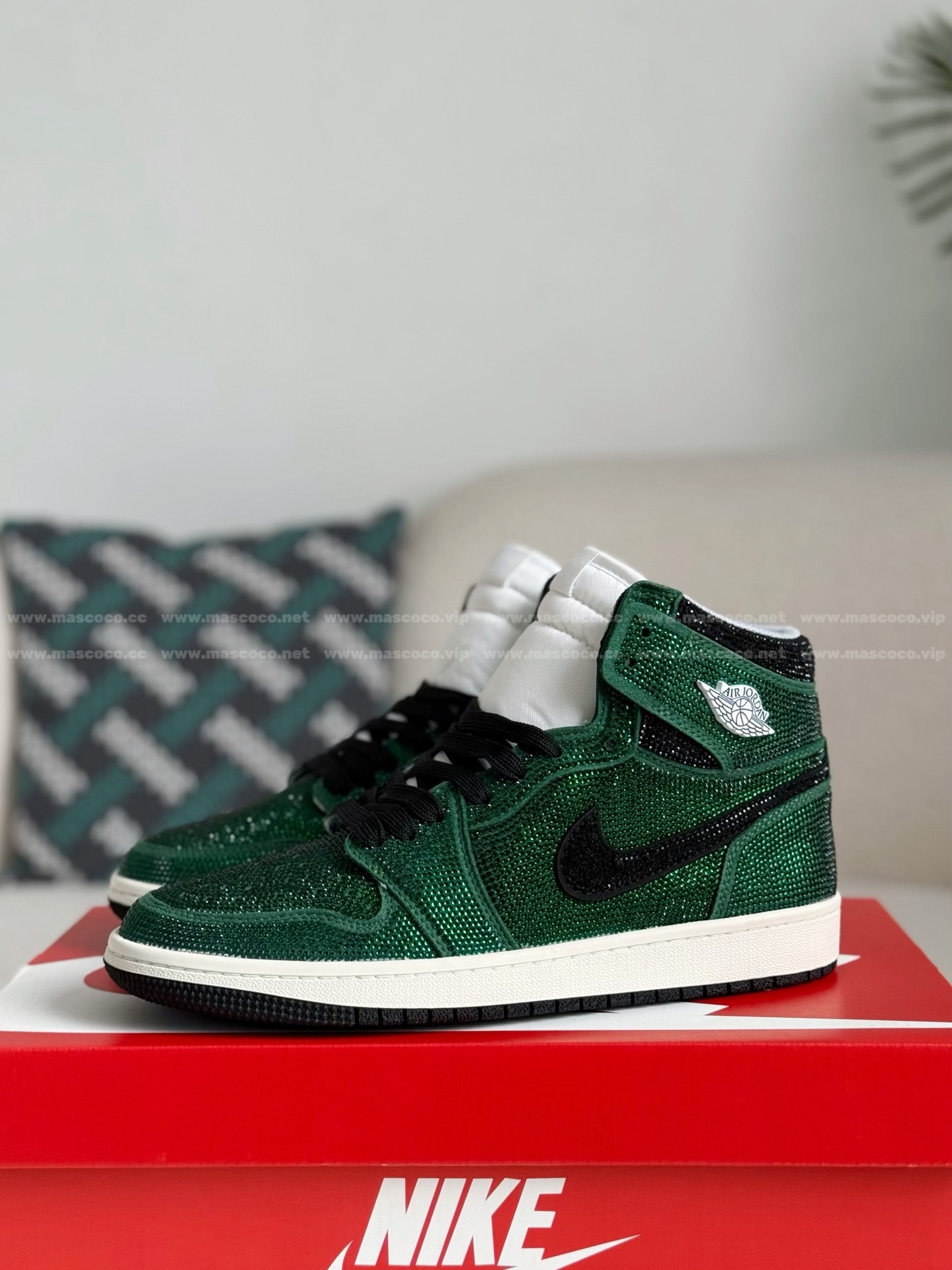 「#4563」Jordan 1 Hand-Set Rhinestones High Sneakers